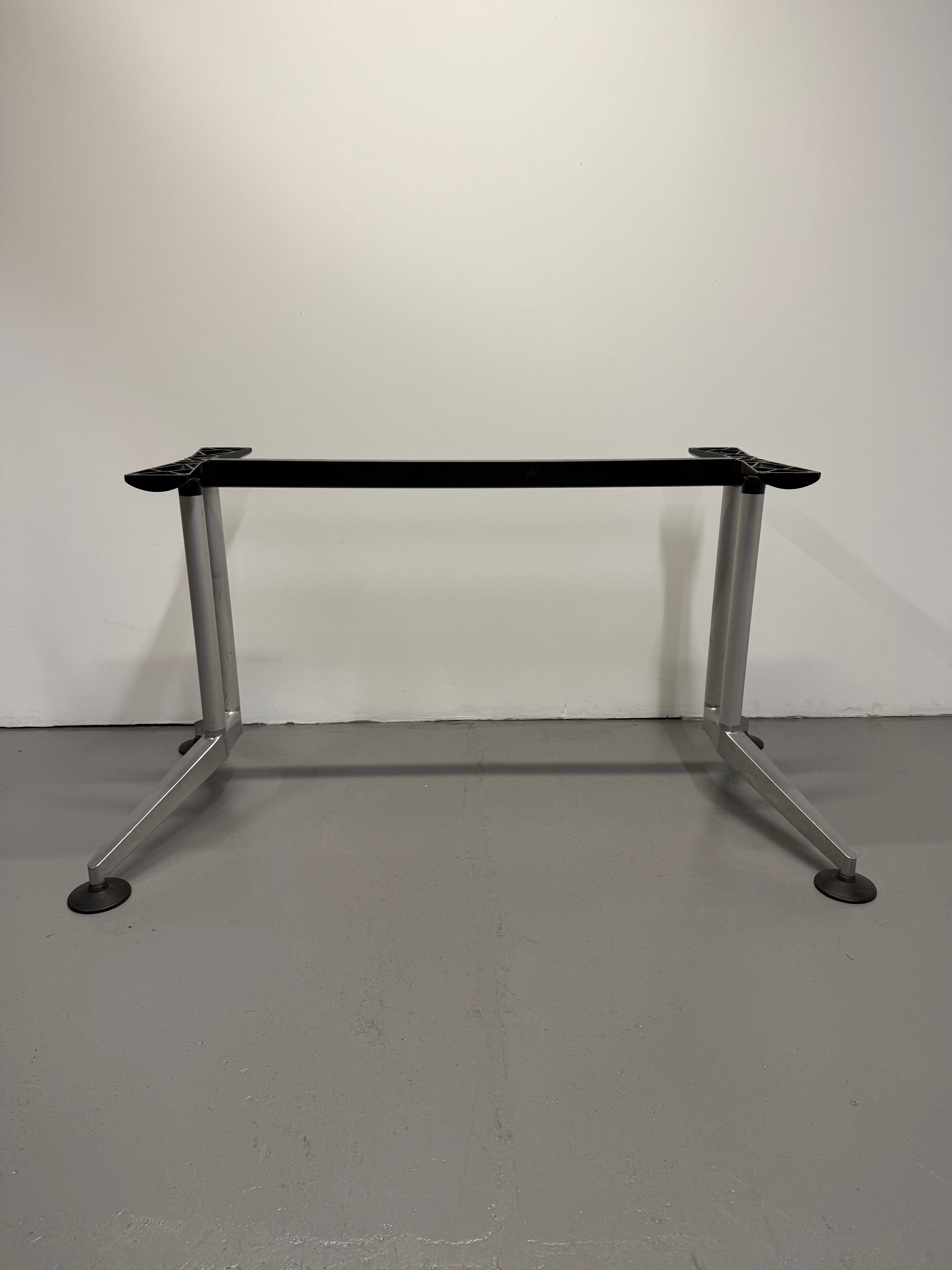 Wilkhahn Logon Table Base - Silver Frame