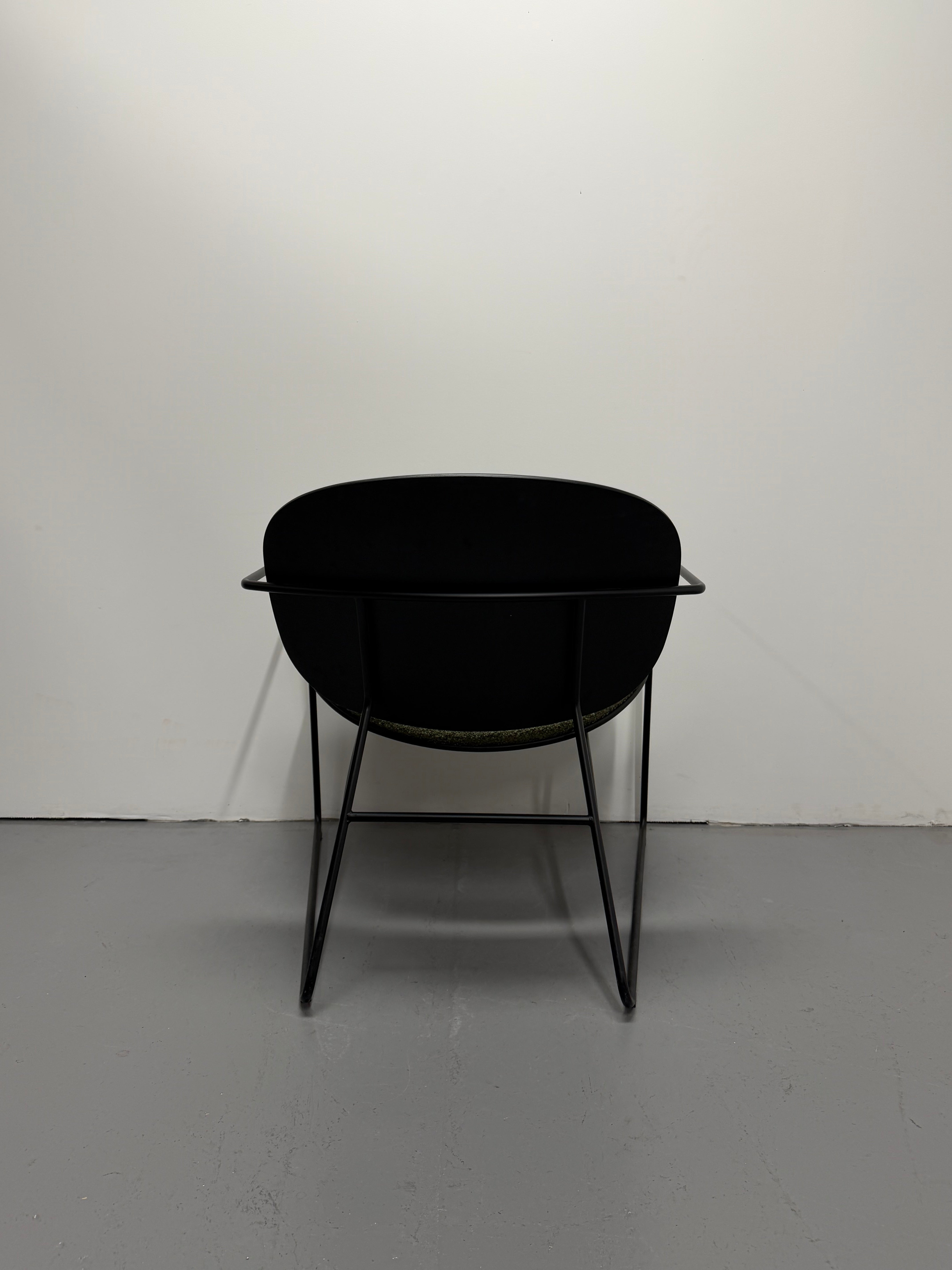 Infiniti Tondina Lounge Armchair – Black / Olive Upholstery