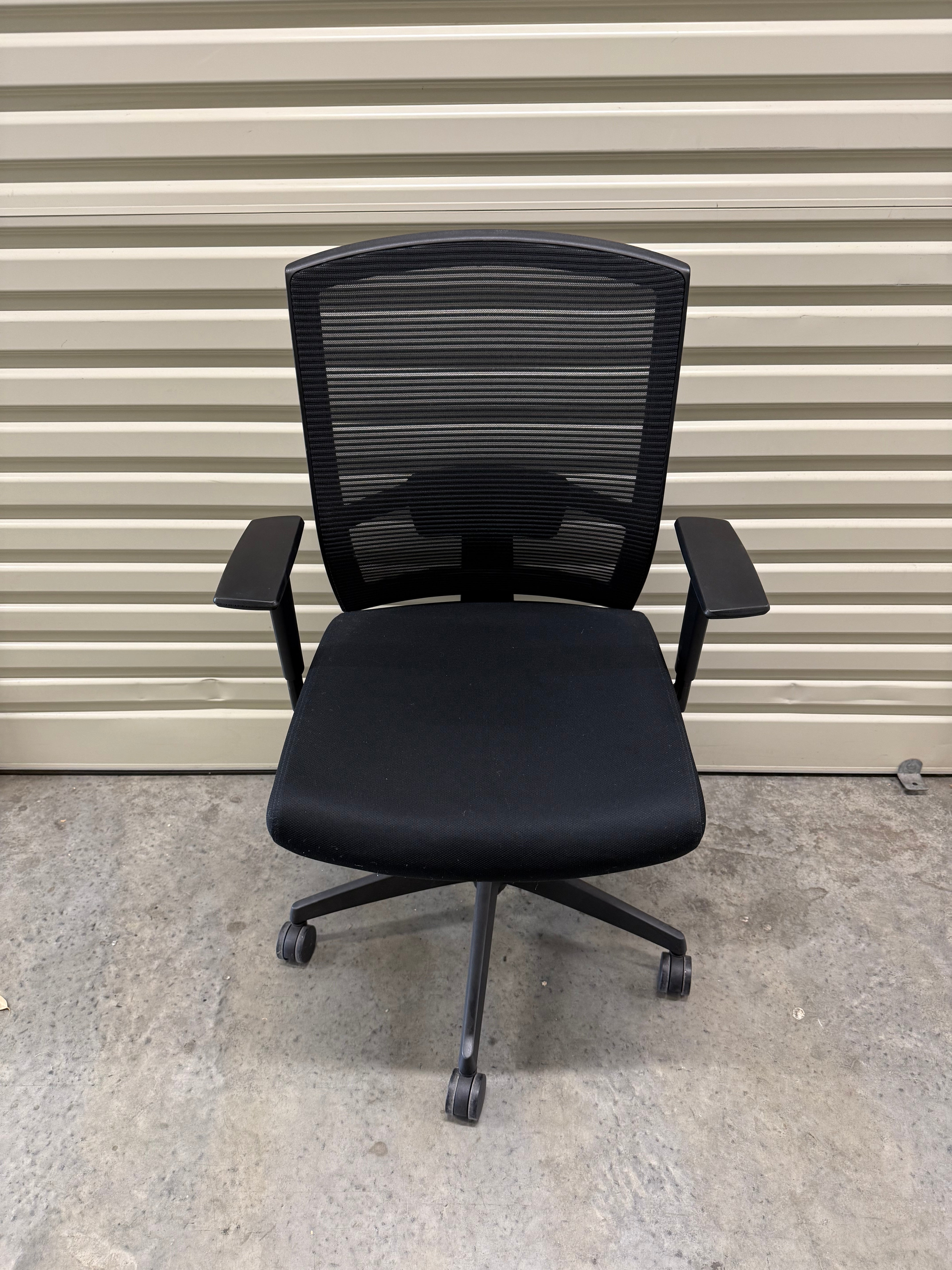 Day Task Chair – Mesh Office Chair with Adjustable Arms