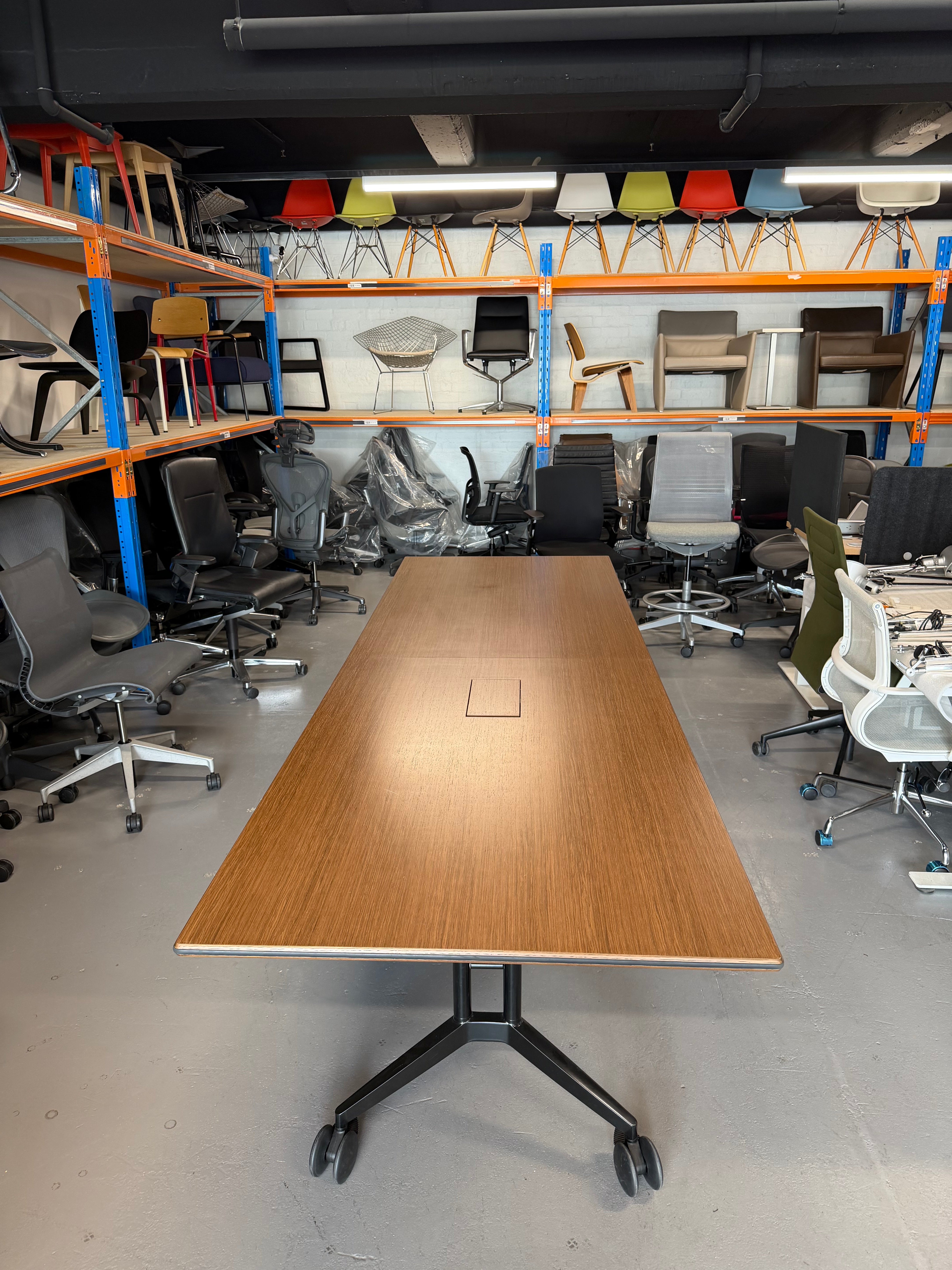 Wilkhahn Confair Walnut - 3000x1000