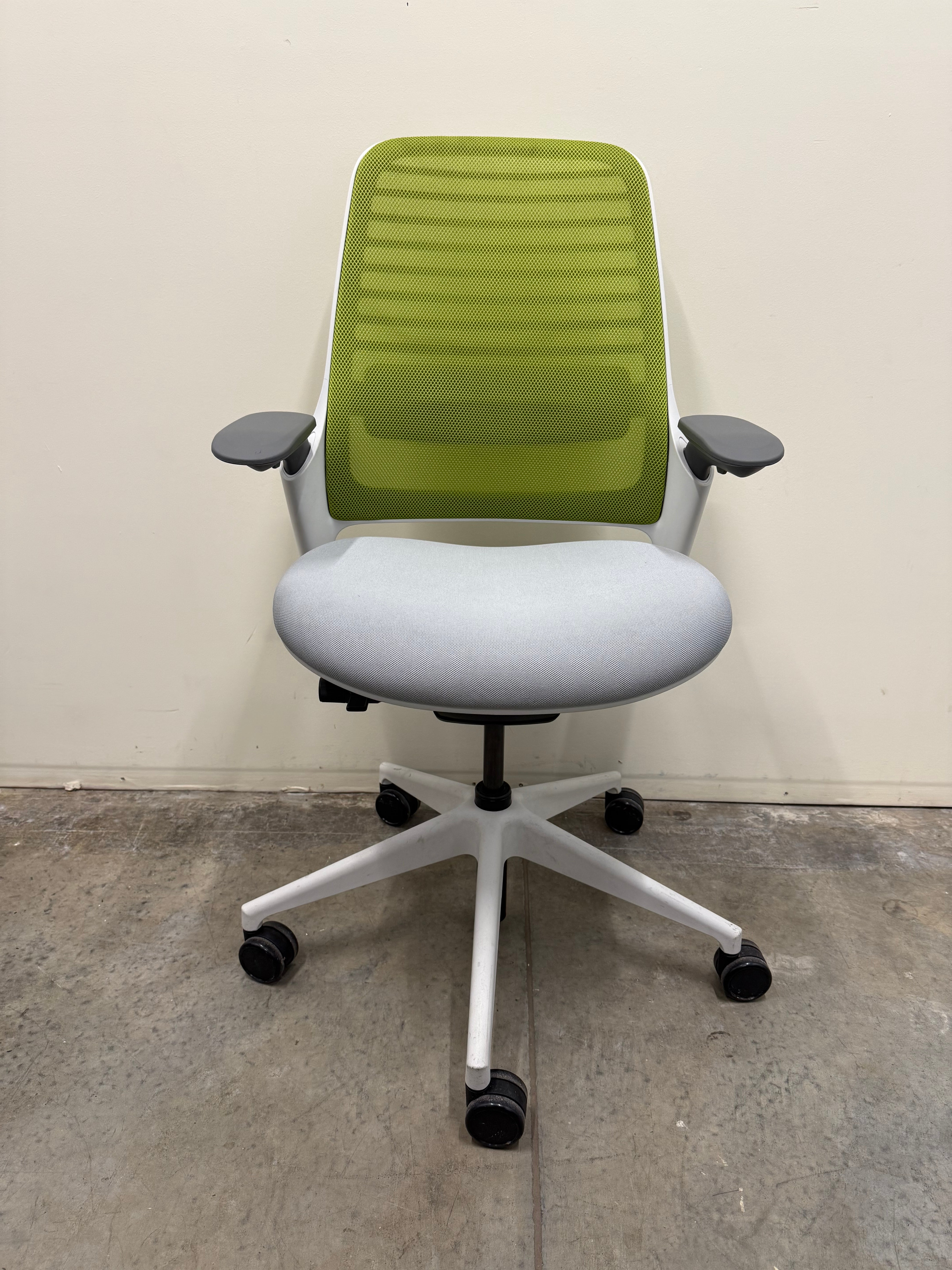 Steelcase Series 1 Work Office Chair V1 – Green Mesh / Grey Fabric
