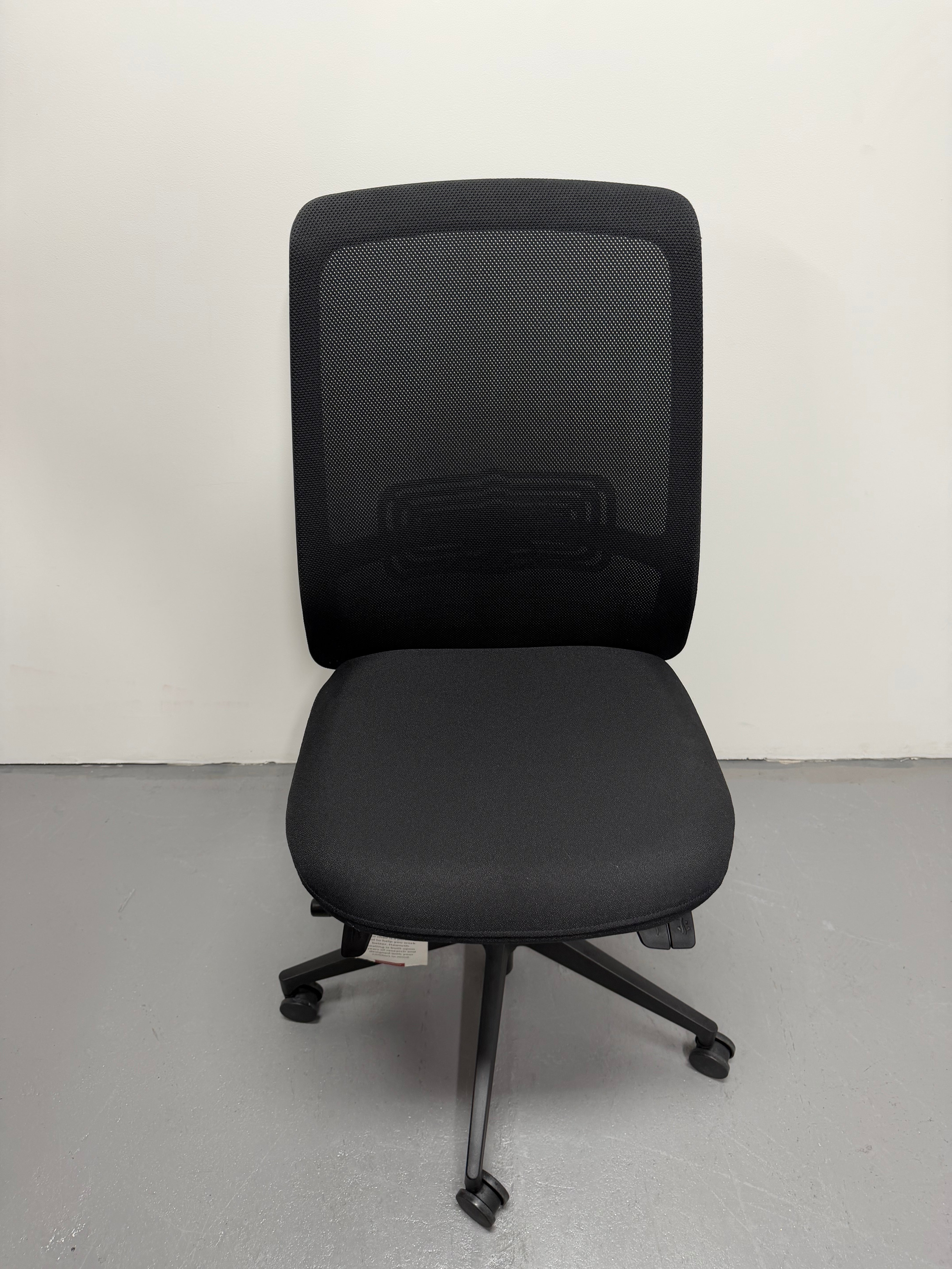 Haworth Soji Task Chair - No Arms, Black