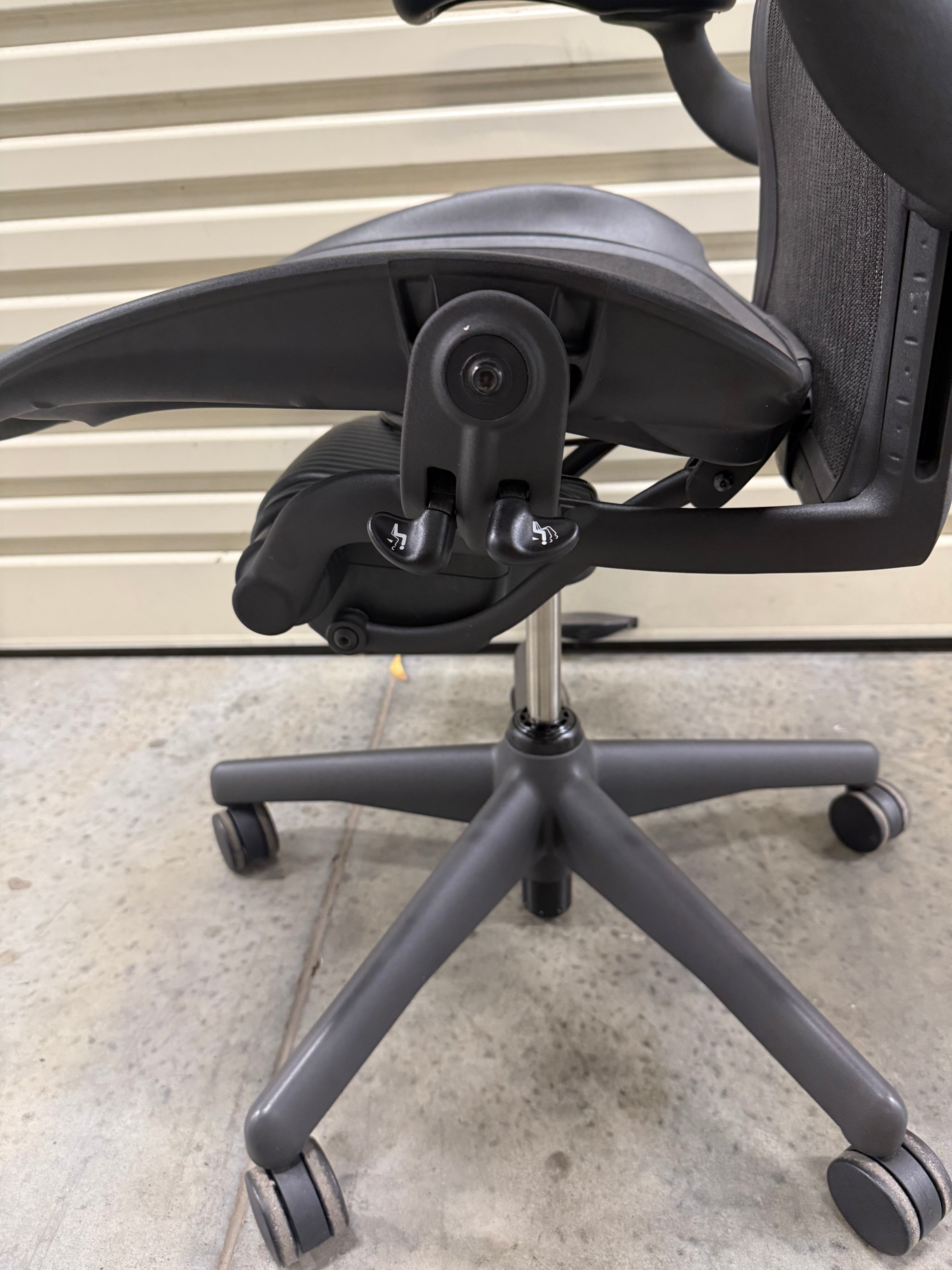 Herman Miller Aeron Chair with Armrests – Size C