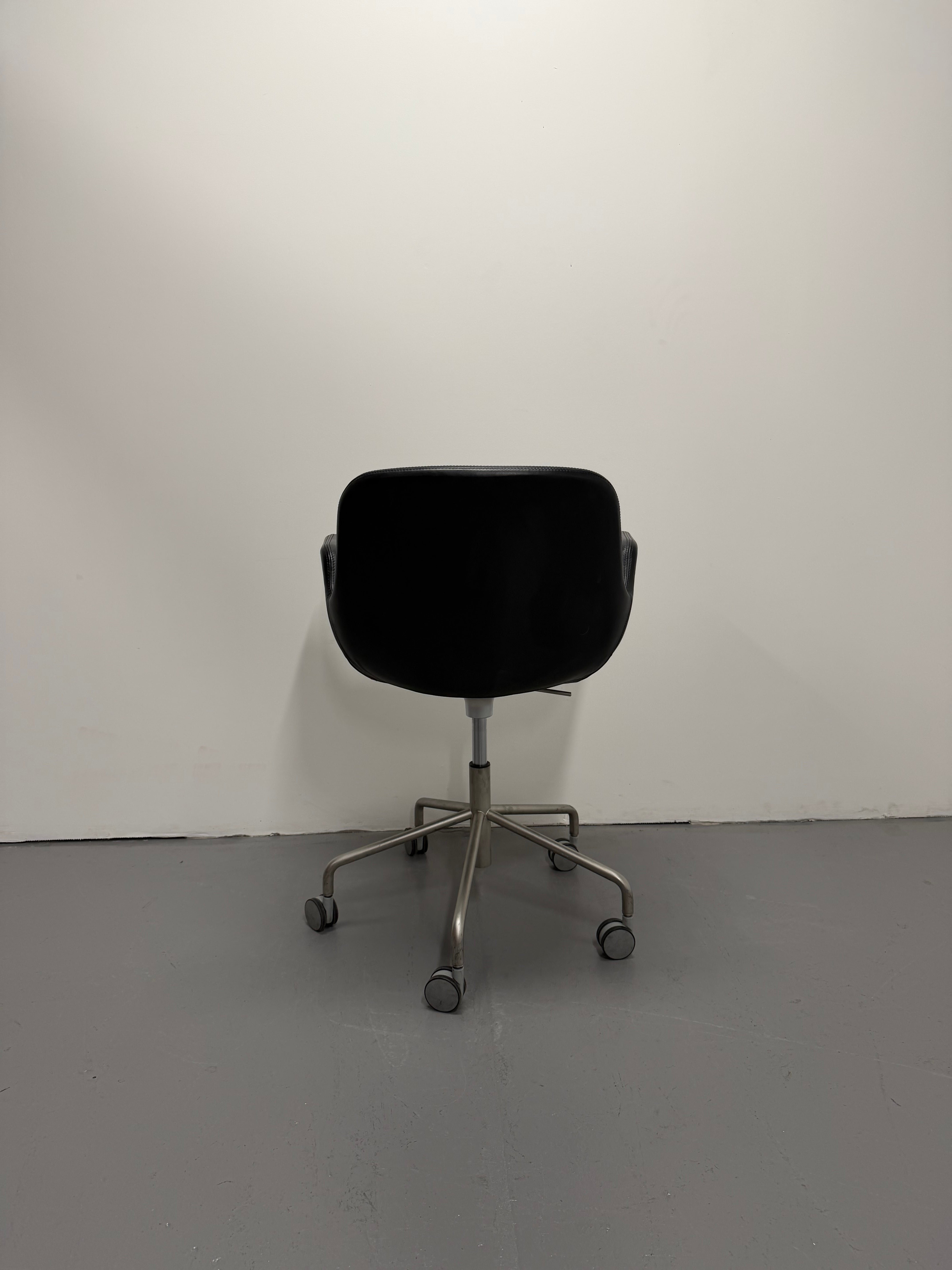 Lapalma Pass Easy Chair – Black Leather, 5-Star Castor Base