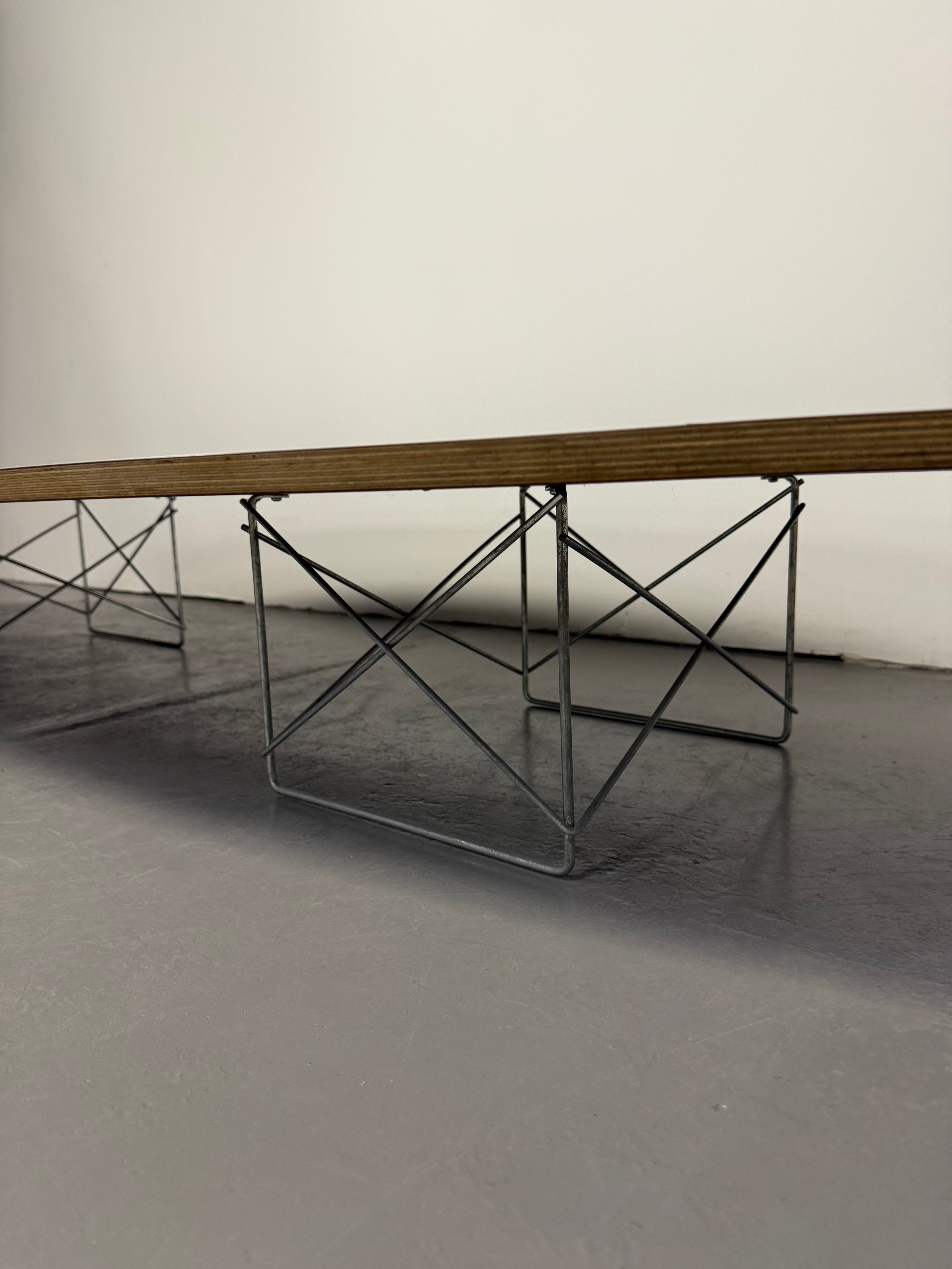 Eames Wire Base Elliptical Table – “Surfboard Table” by Herman miller