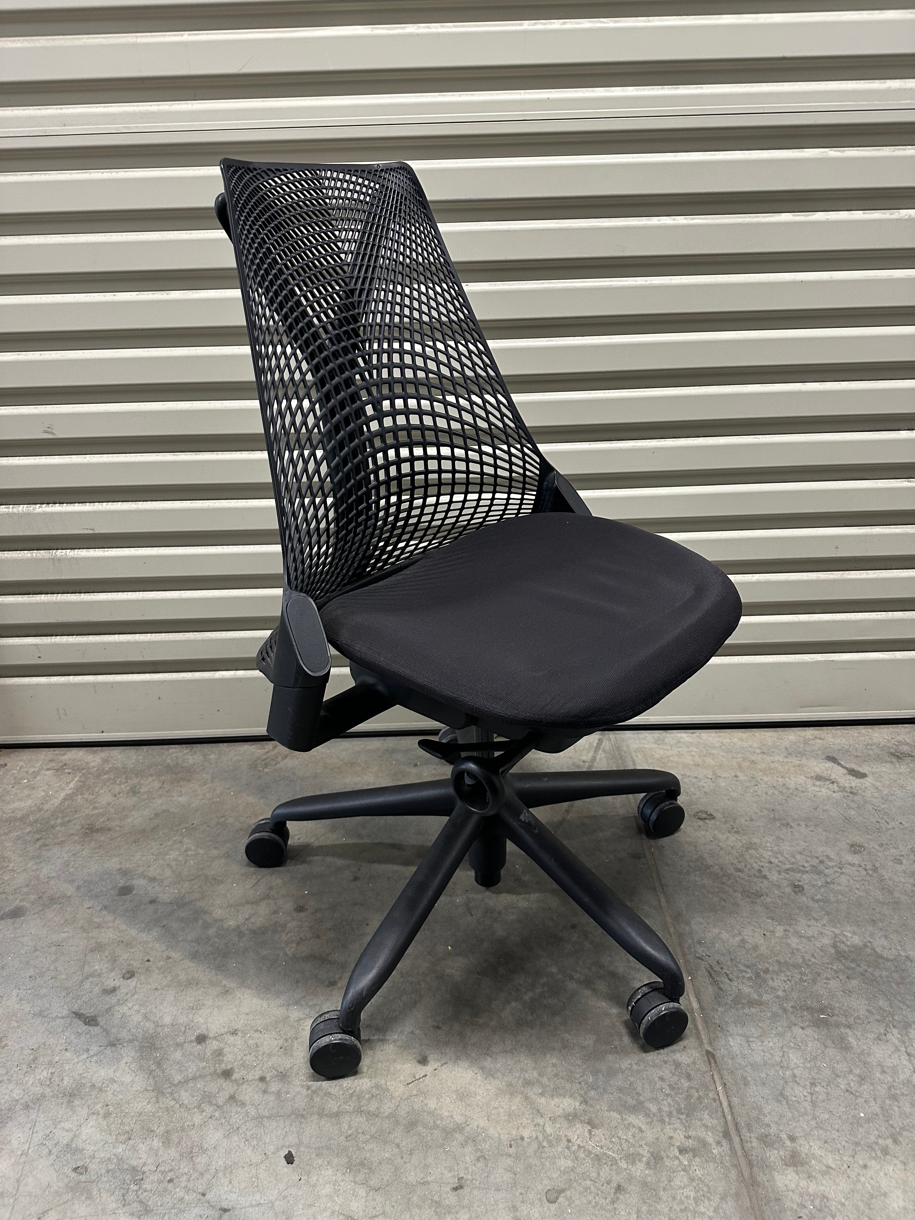 Herman Miller Sayl Chair – No Armrest - Black