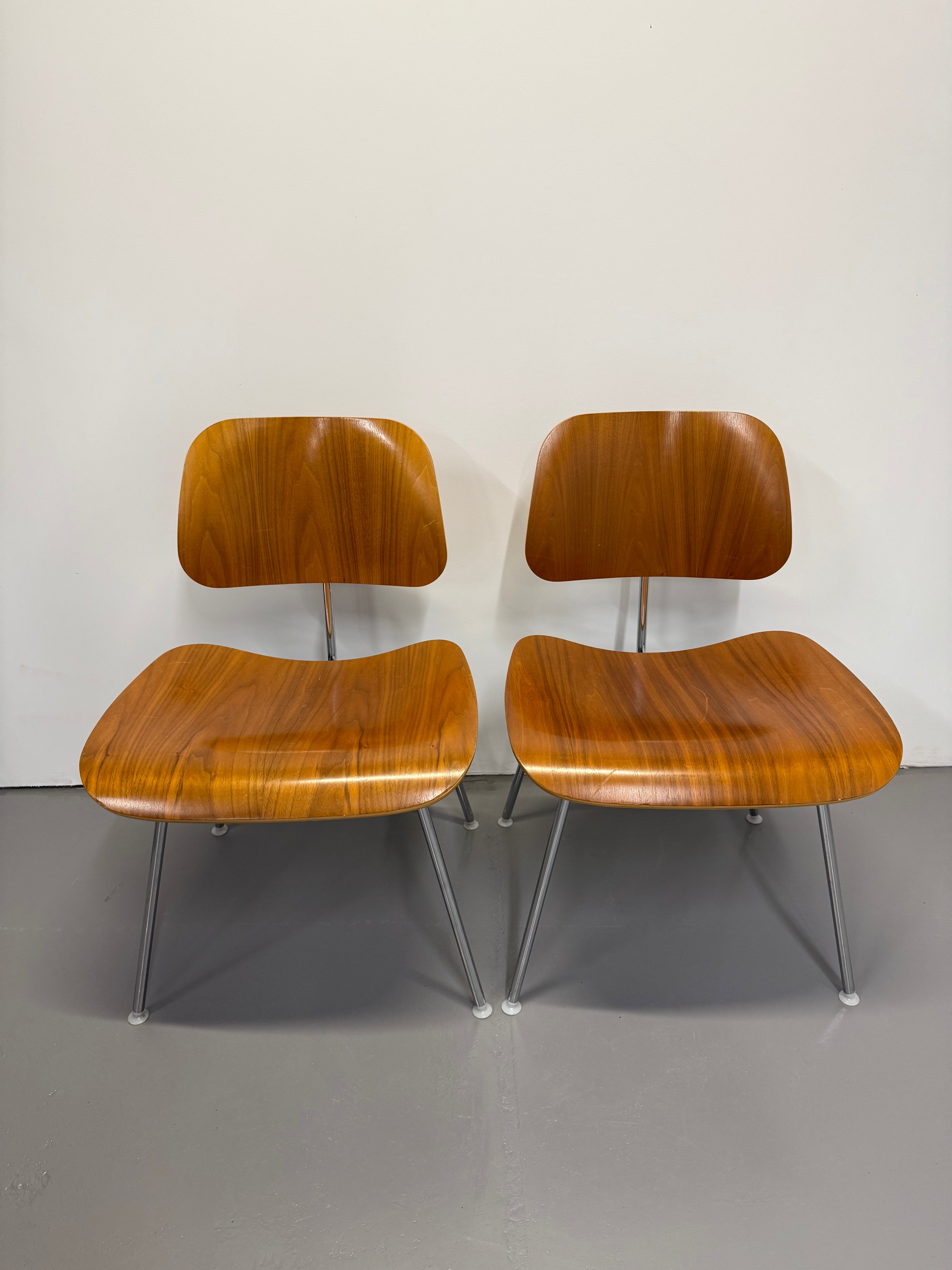 Eames Moulded Plywood Dining Chair – Metal Base by Herman Miller