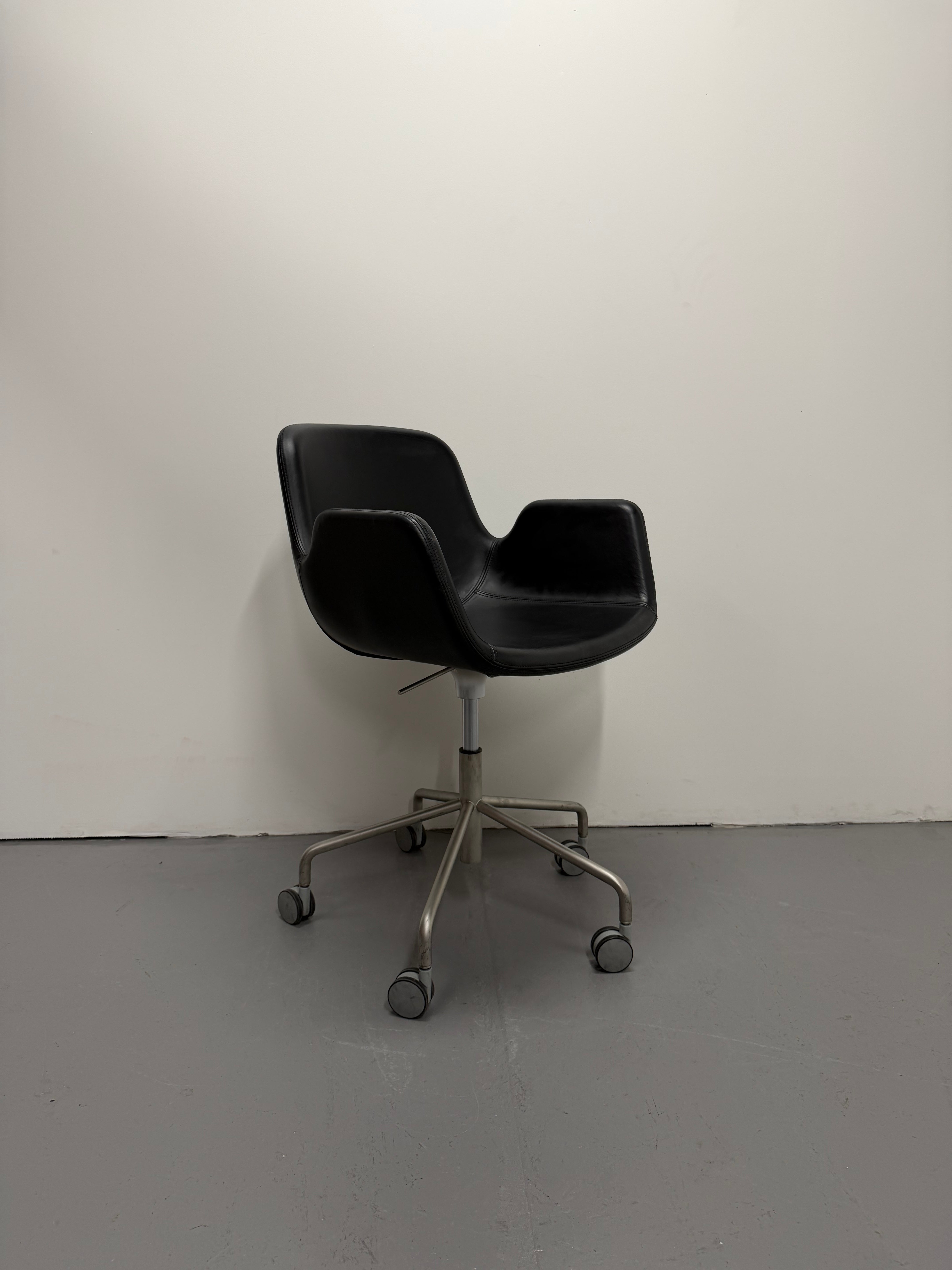 Lapalma Pass Easy Chair – Black Leather, 5-Star Castor Base