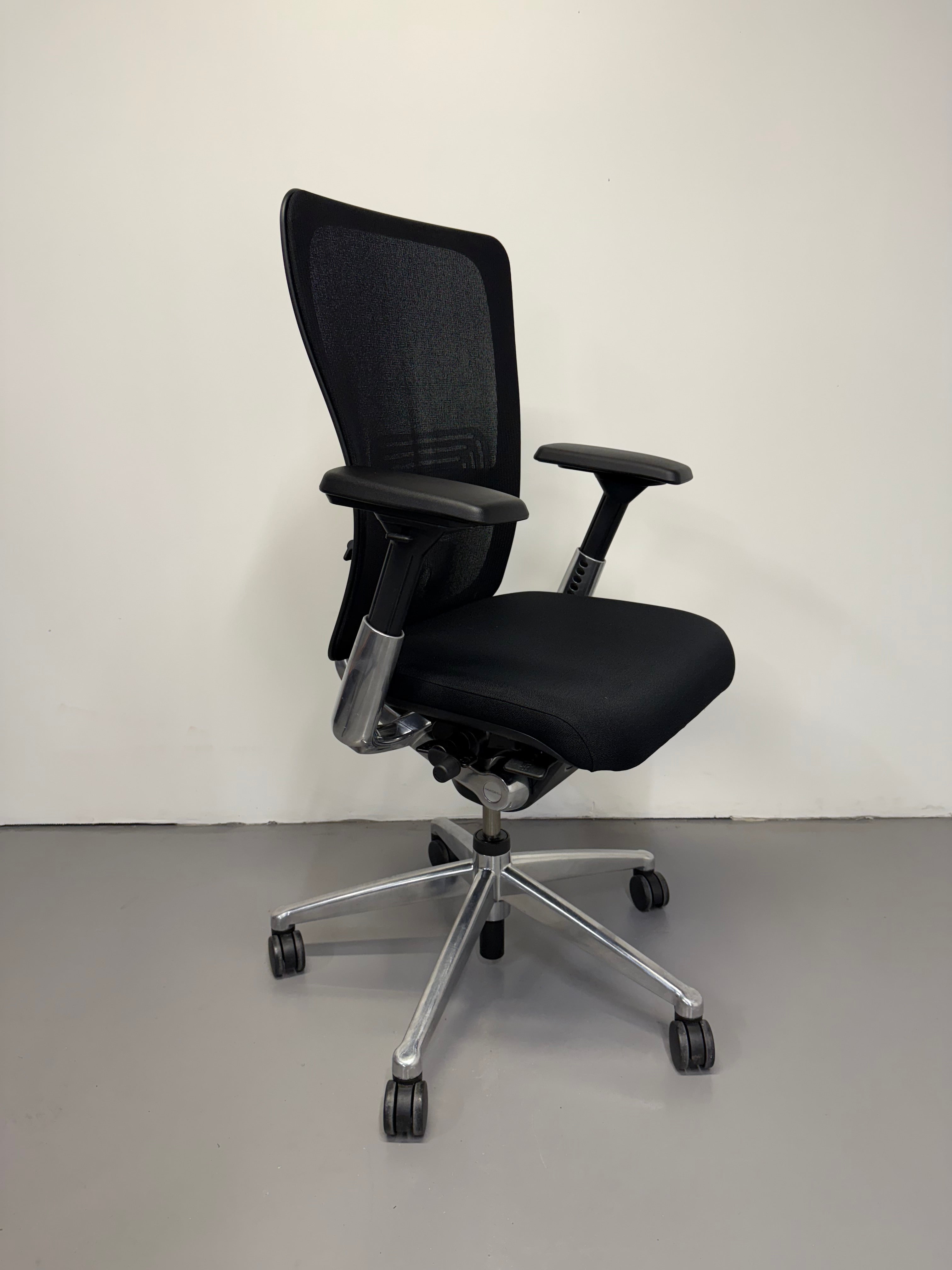 Haworth Zody Ergonomic Office Chair – With 4D Armrests