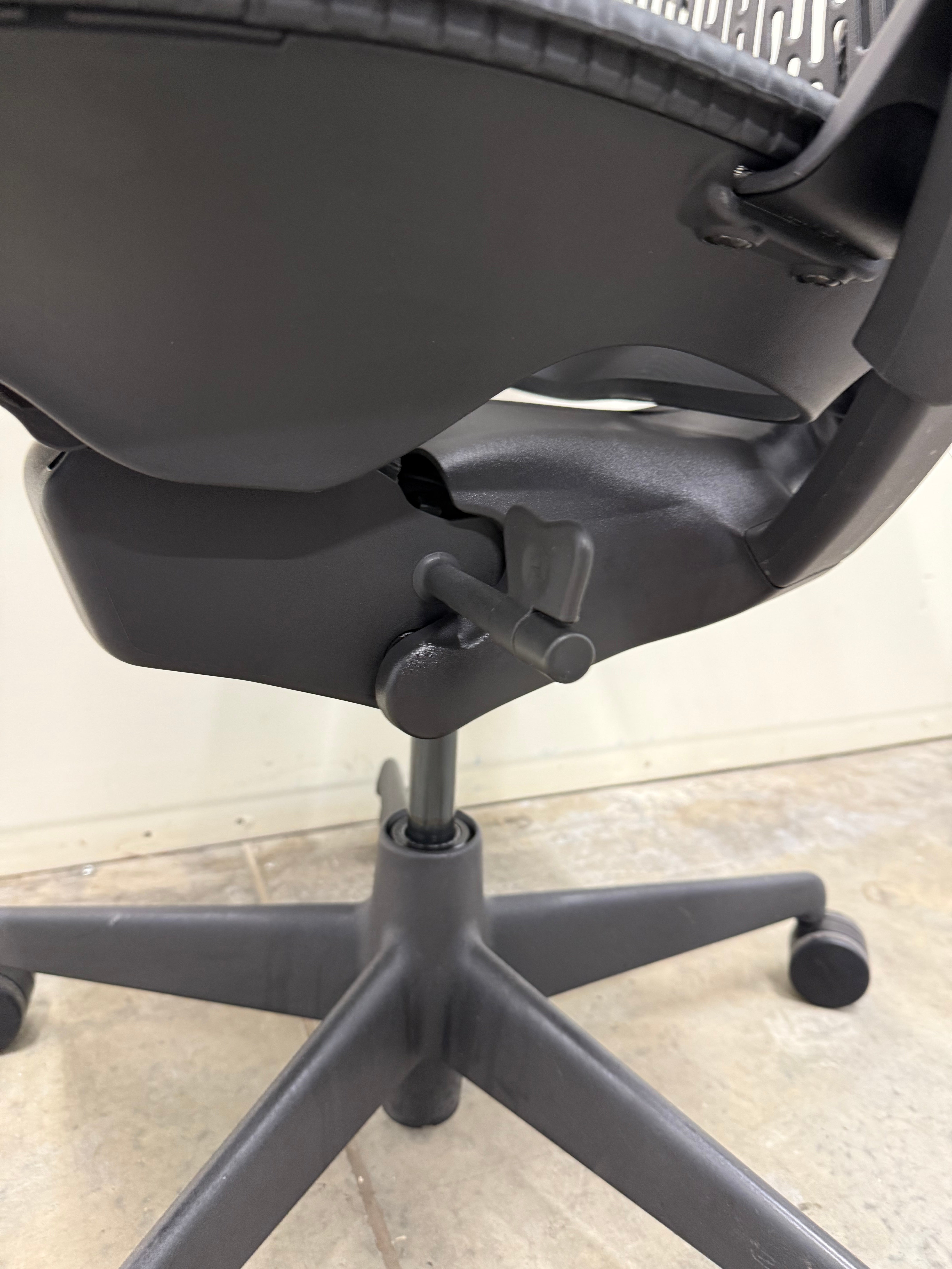 Herman Miller Mirra 1 Office Chair with Armrest - Grey/Graphite
