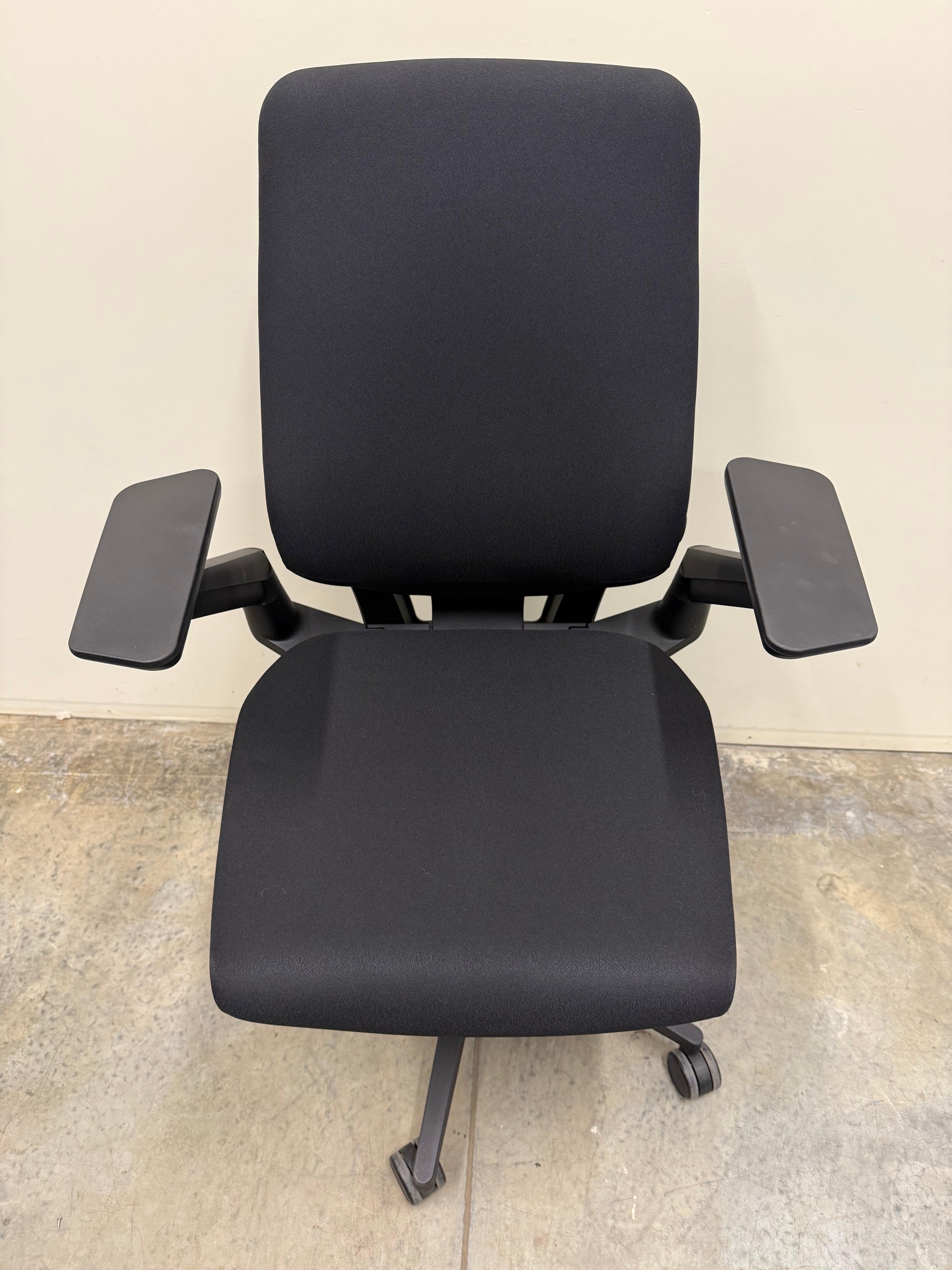 Steelcase Gesture Chair with Arms – Ergonomic Office Seating