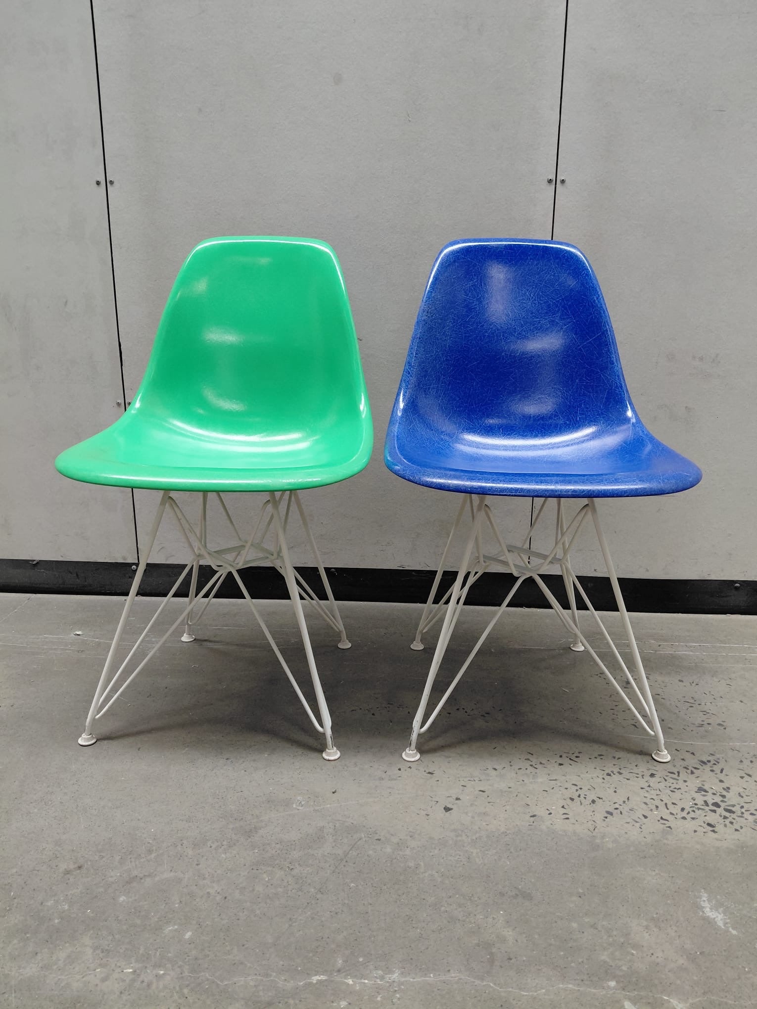 Authentic Herman Miller Eames Molded Fiberglass Side Chair – Ultramarine Blue / White Wire Base