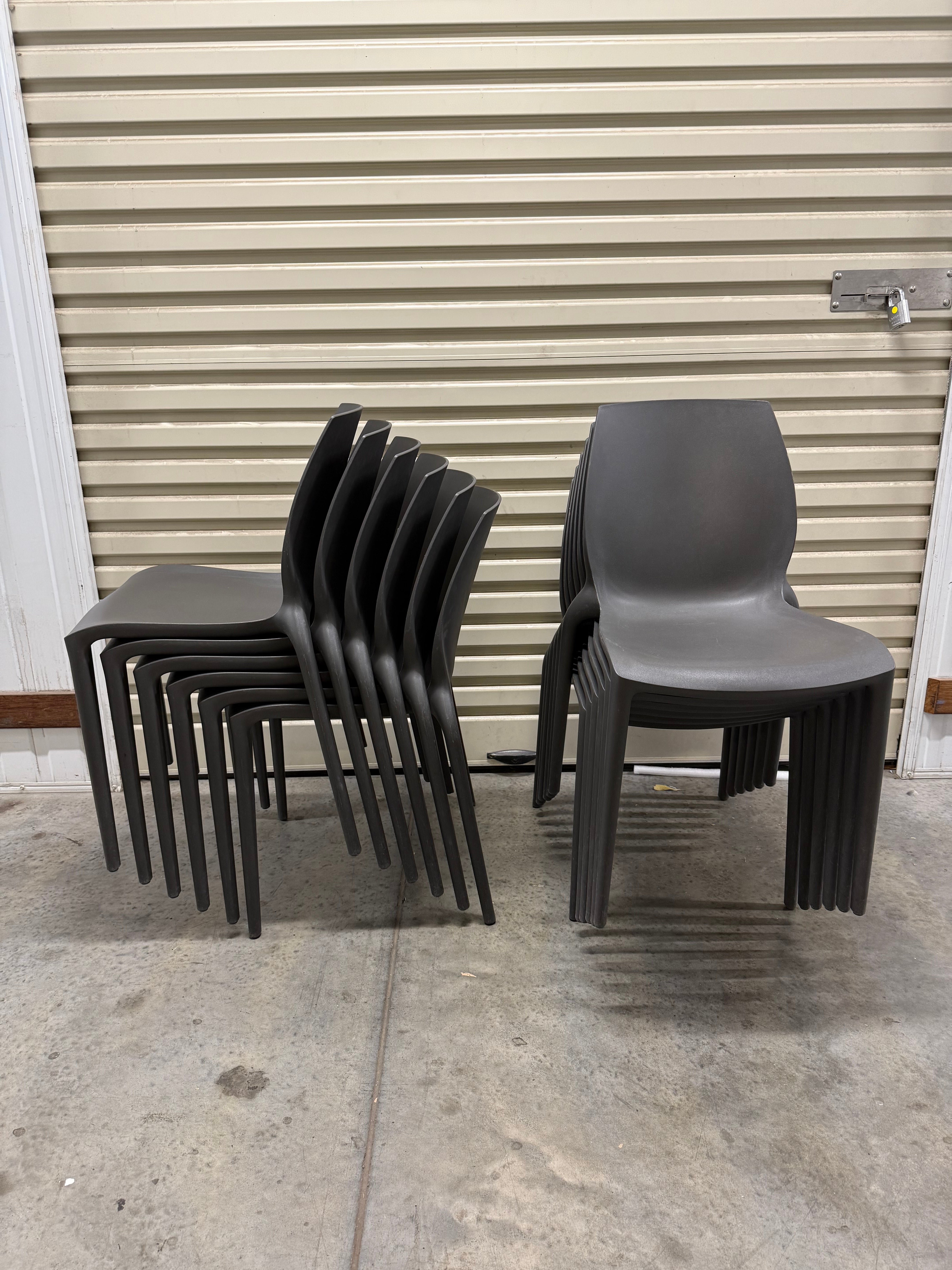 Hidra Stackable Chair by Bontempi – Grey