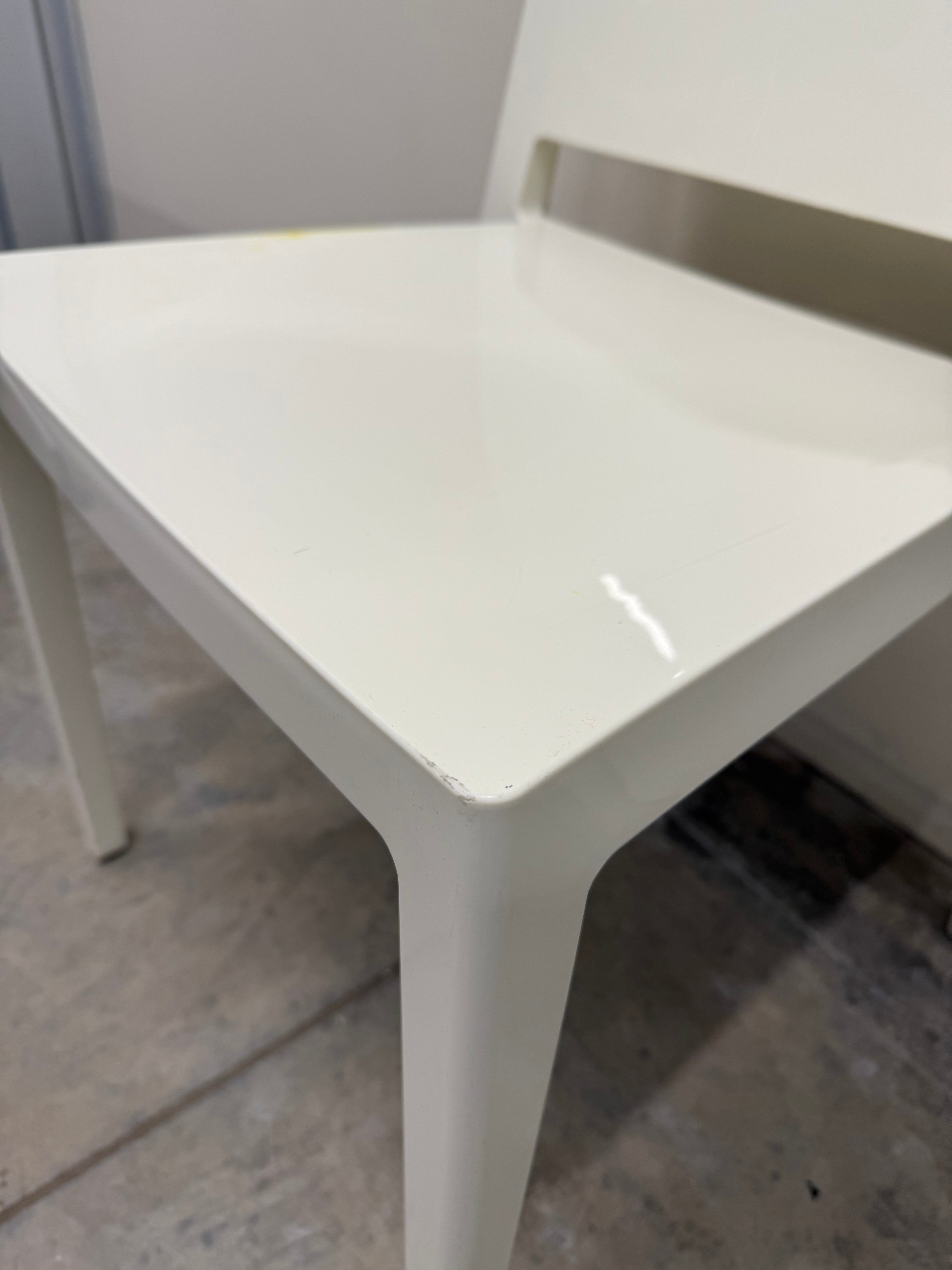 Kartell Lizz Chair – Designed by Piero Lissoni (White)