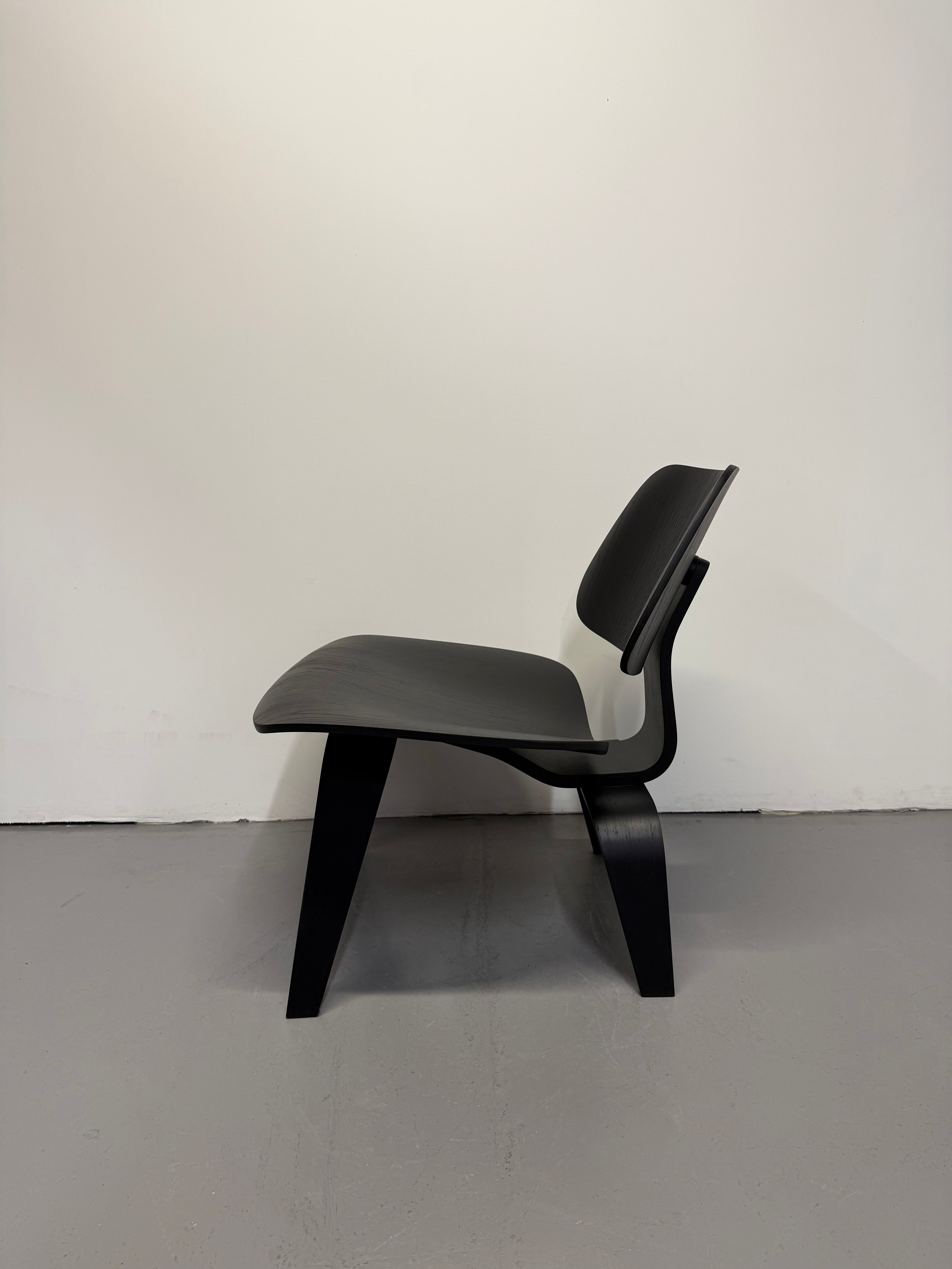 Eames LCW Lounge Chair – Molded Plywood Classic in Black