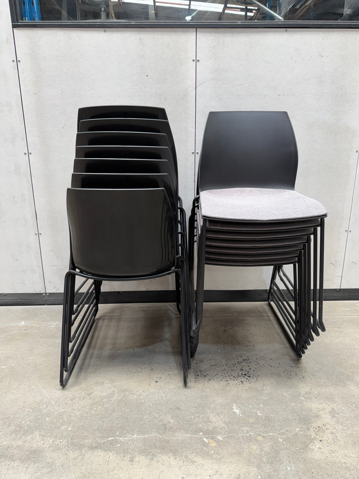 Kastel Kalea Chair – Black Shell, Grey Padded Seat, Sled Base