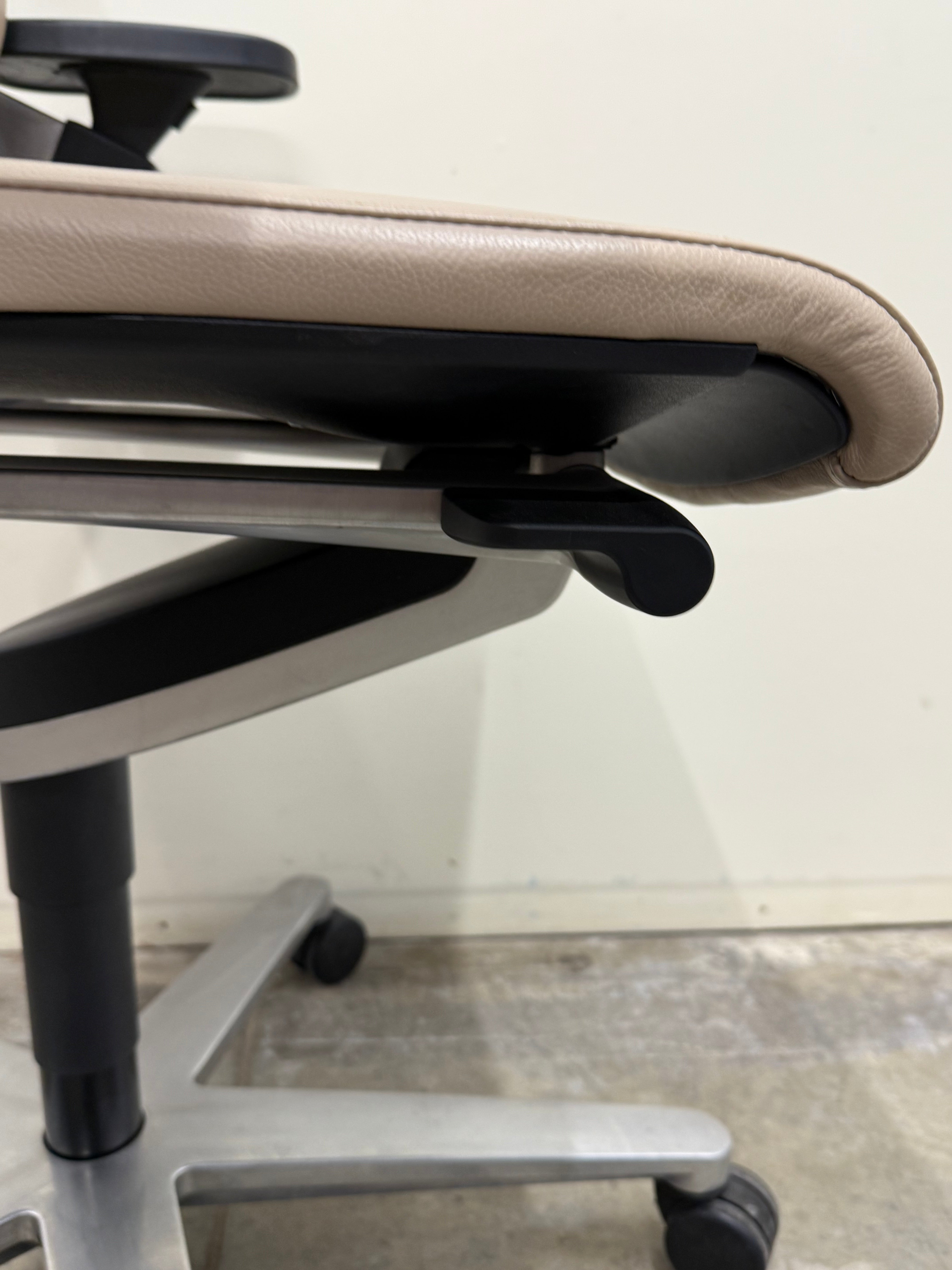 Wilkhahn ON Task Chair – Leather Executive Office Chair on Castors
