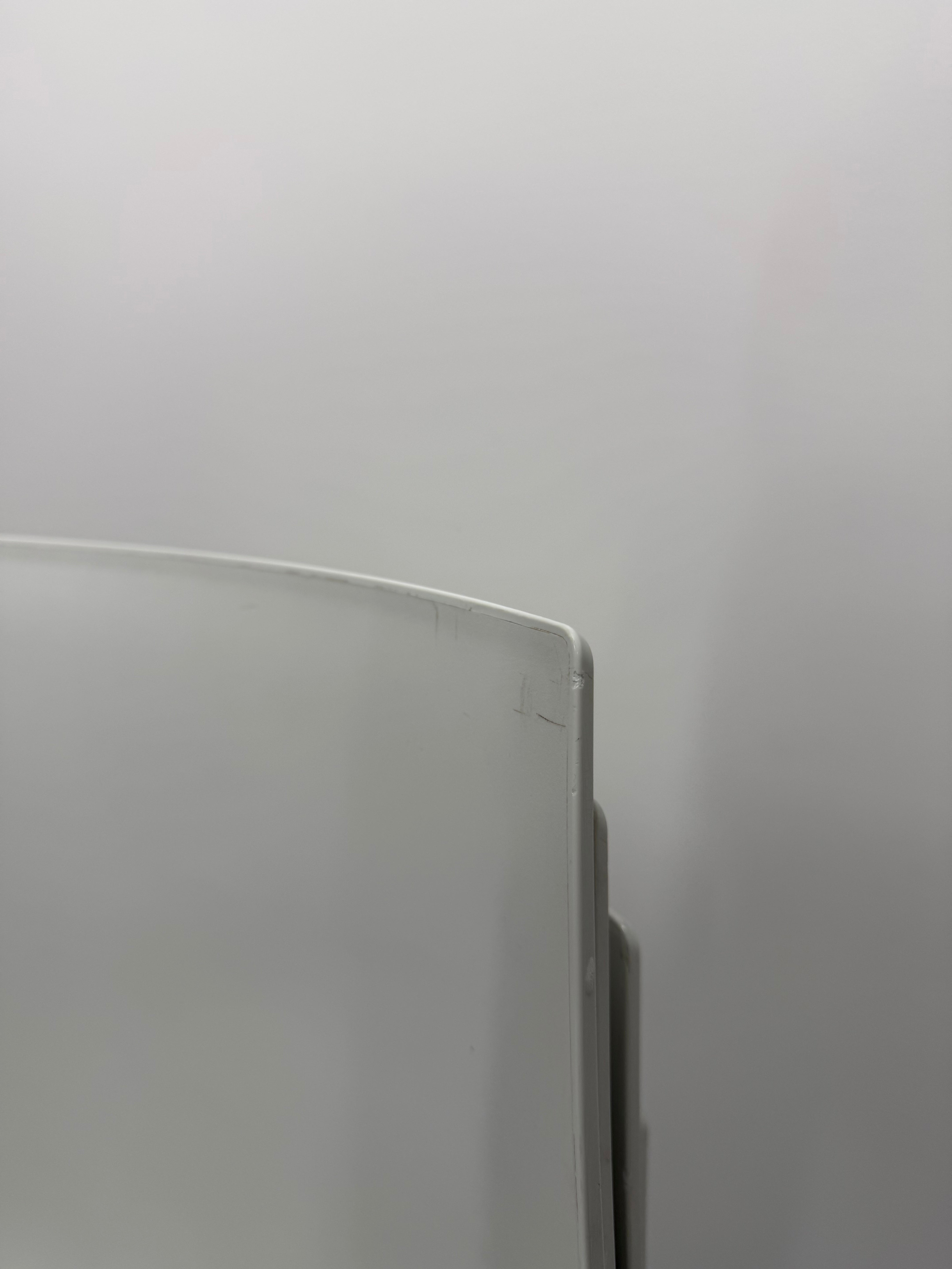 Arper Catifa 46 Chair – White Gloss Back