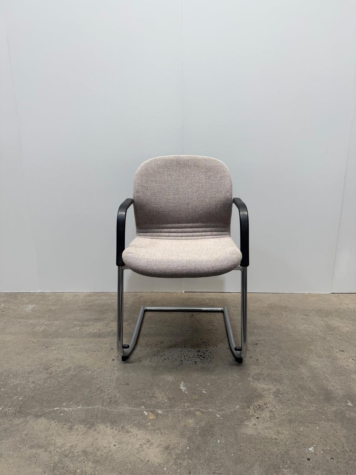 Wilkhahn FS-Line 212/5 Cantilever Chair – Kvadrat Skifer Upholstery, Chrome Frame – view 1 – pre-owned