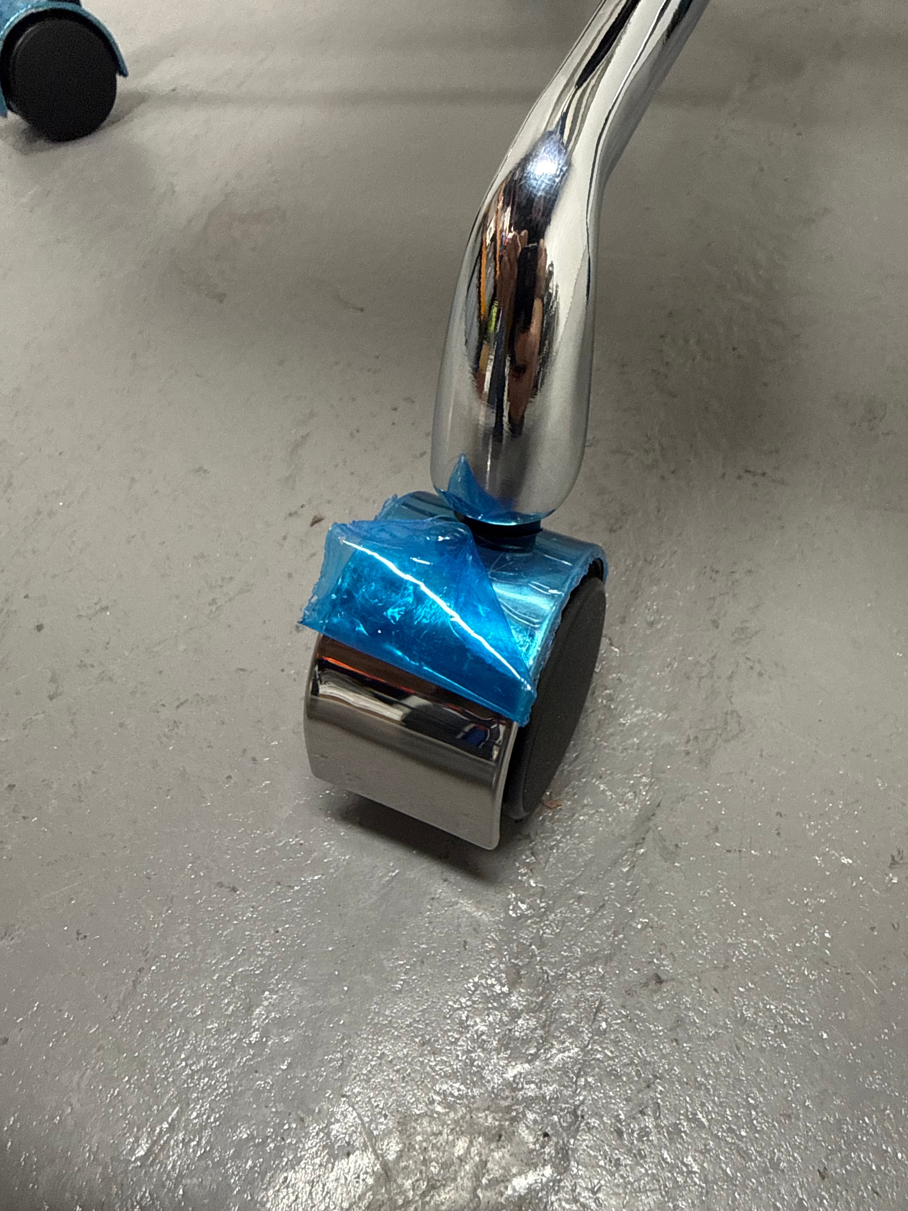 Modern Mesh Boardroom Chair – White Frame & Chrome Base (Brand New)