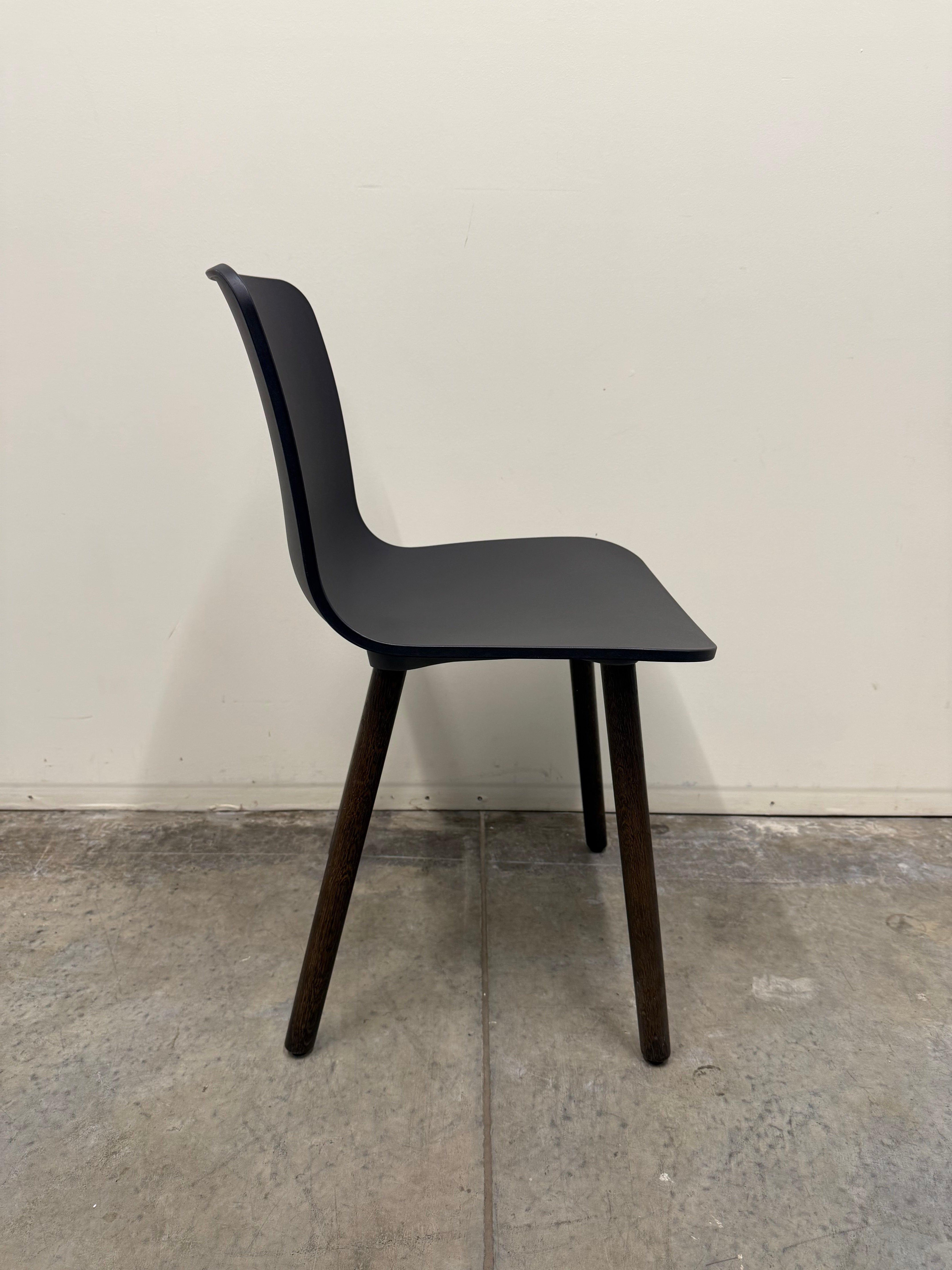 Vitra HAL Wood Chair by Jasper Morrison – Black Seat with Dark Oak Legs