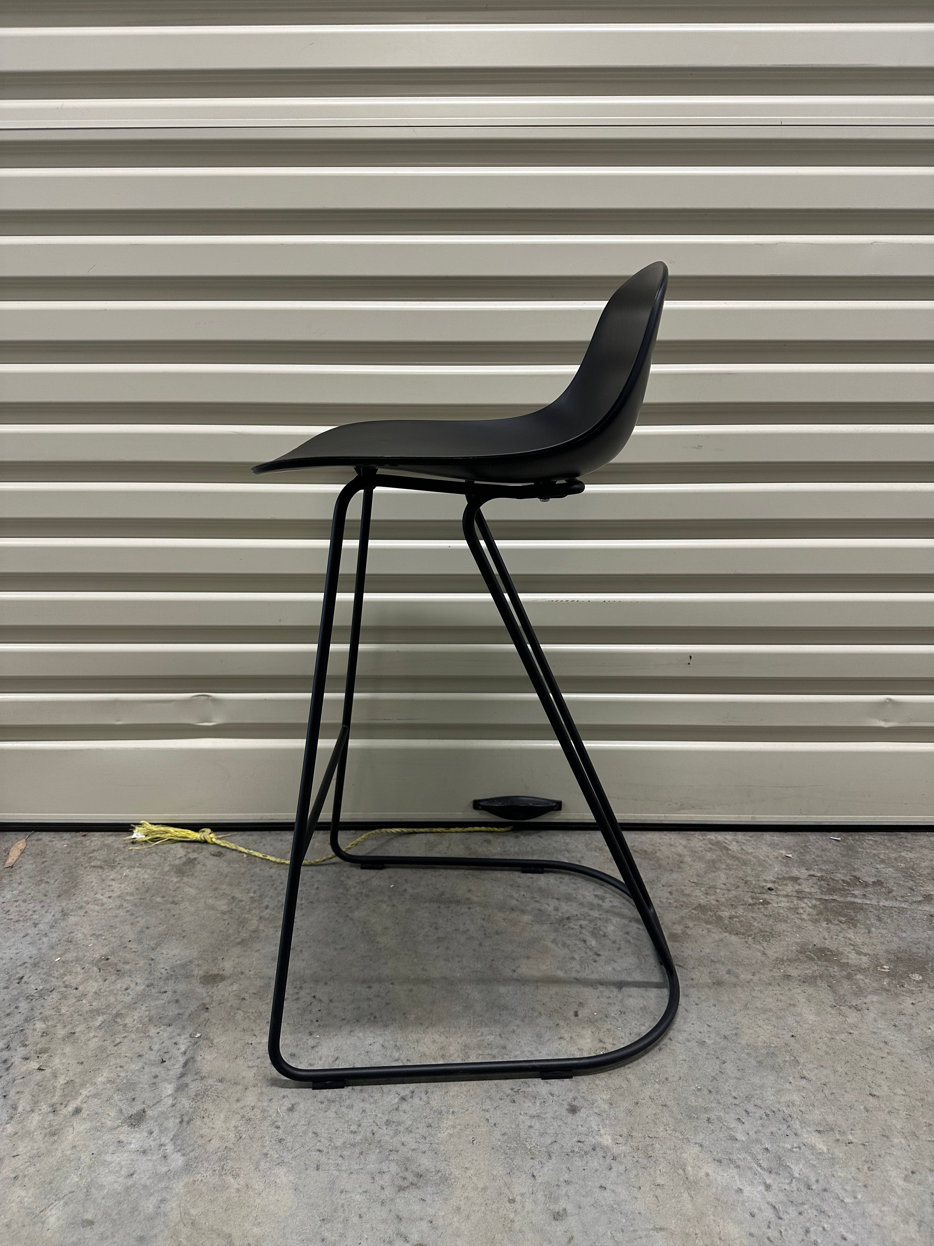 Infinite Loop Low Back Stool – Black Sleek Design with Ultimate Comfort