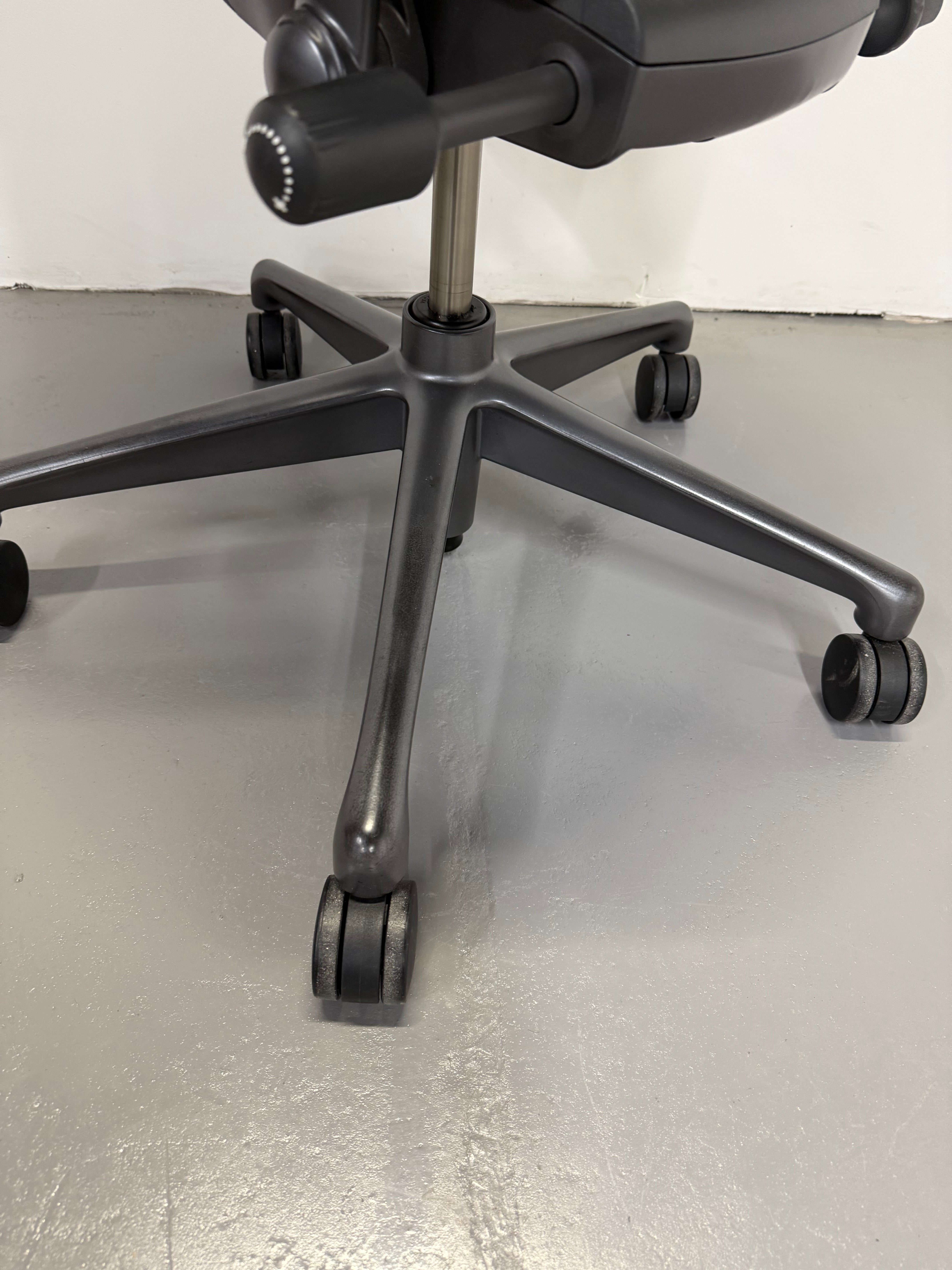 Herman Miller Aeron Remastered Office Chair – Size B (Carbon, No Arms)