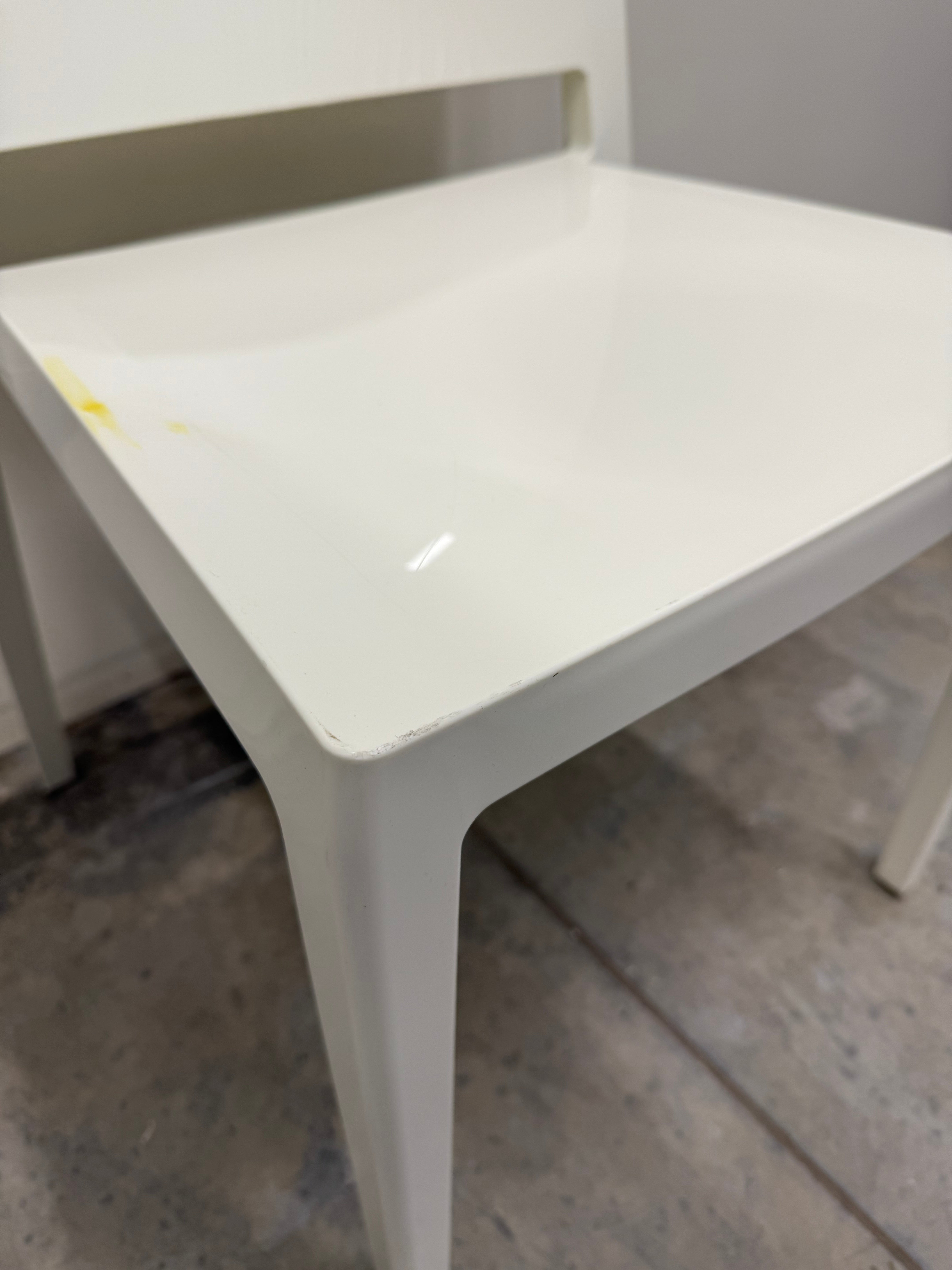 Kartell Lizz Chair – Designed by Piero Lissoni (White)