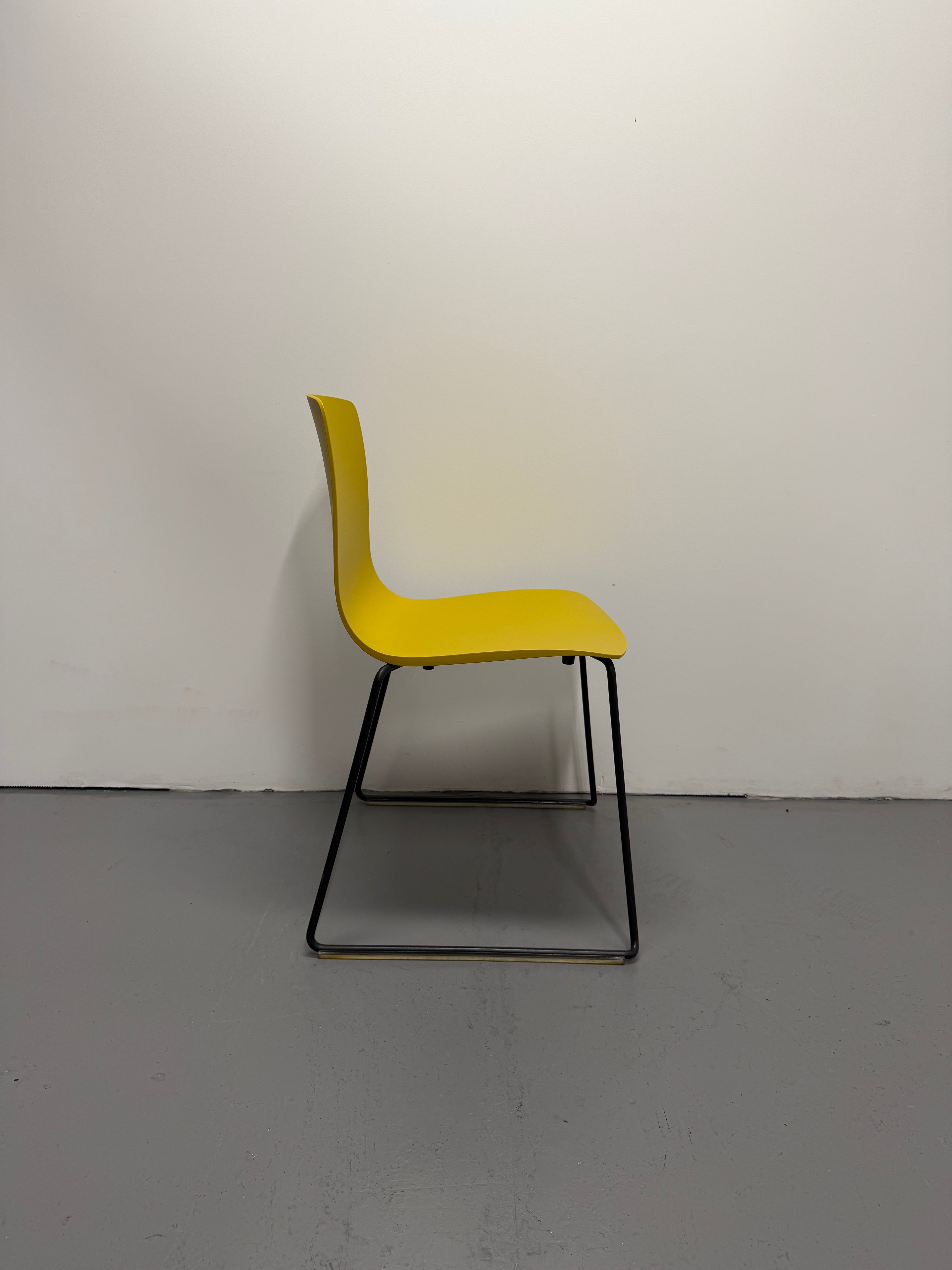 Aava 02 Sled Chair – Arper Yellow