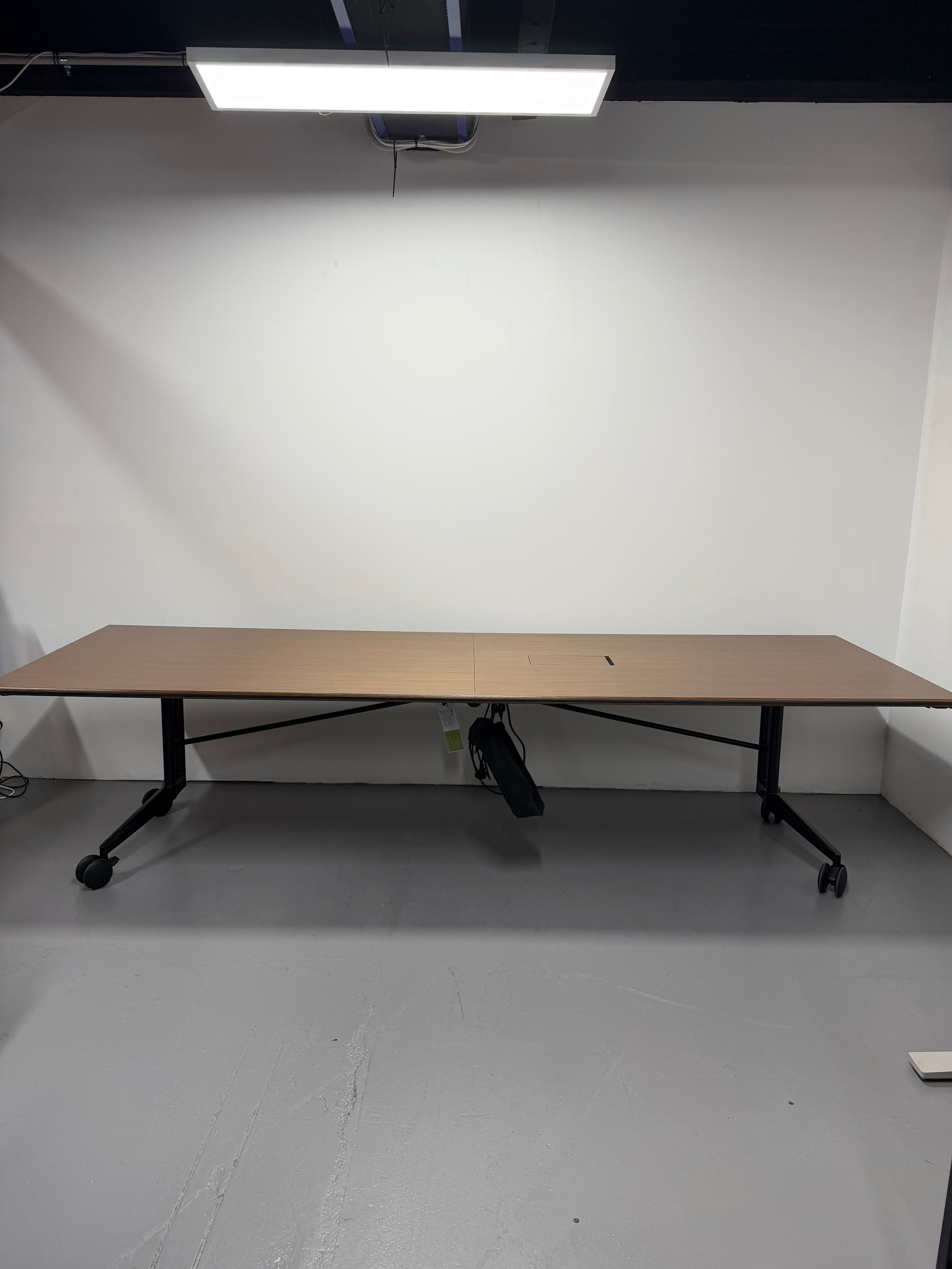 Wilkhahn Confair Walnut - 3000x1000