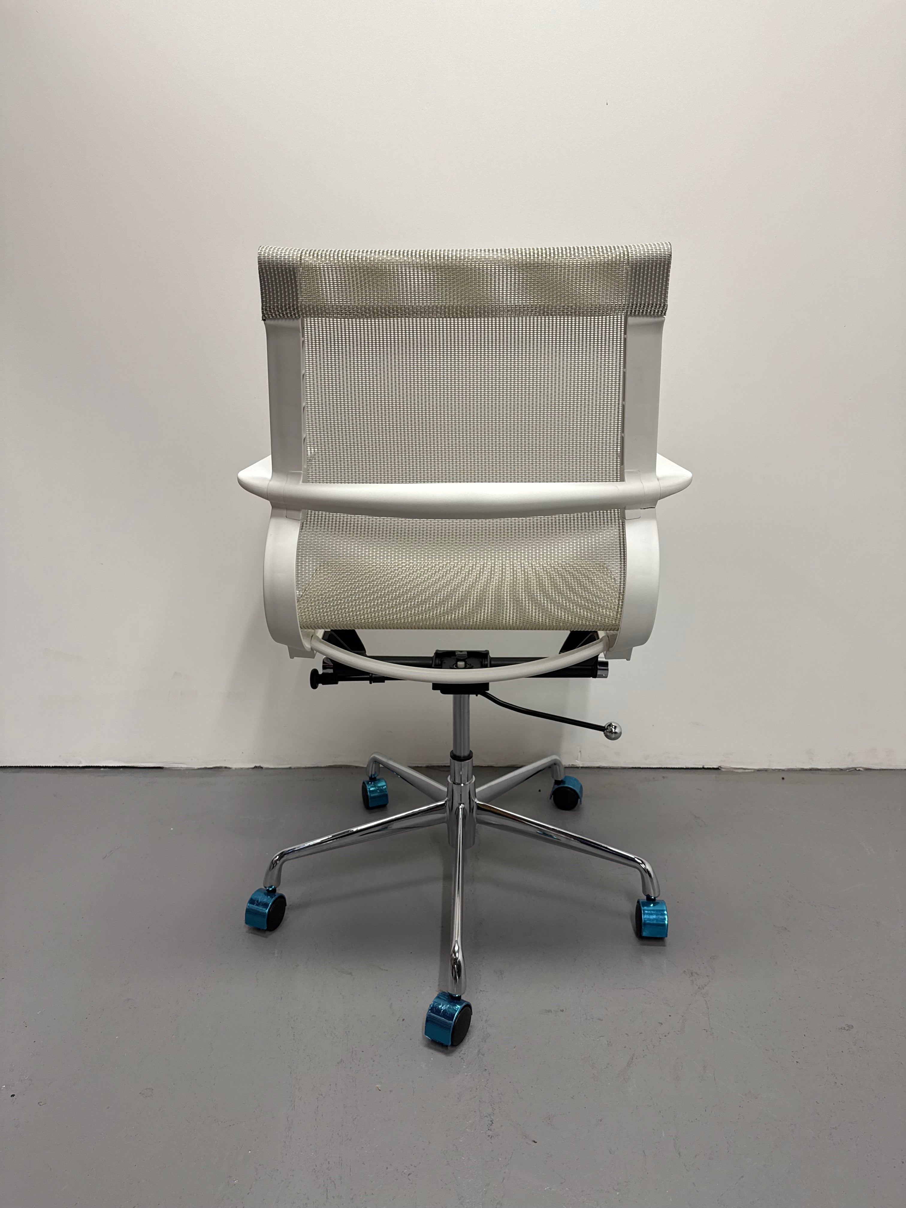 Modern Mesh Boardroom Chair – White Frame & Chrome Base (Brand New)