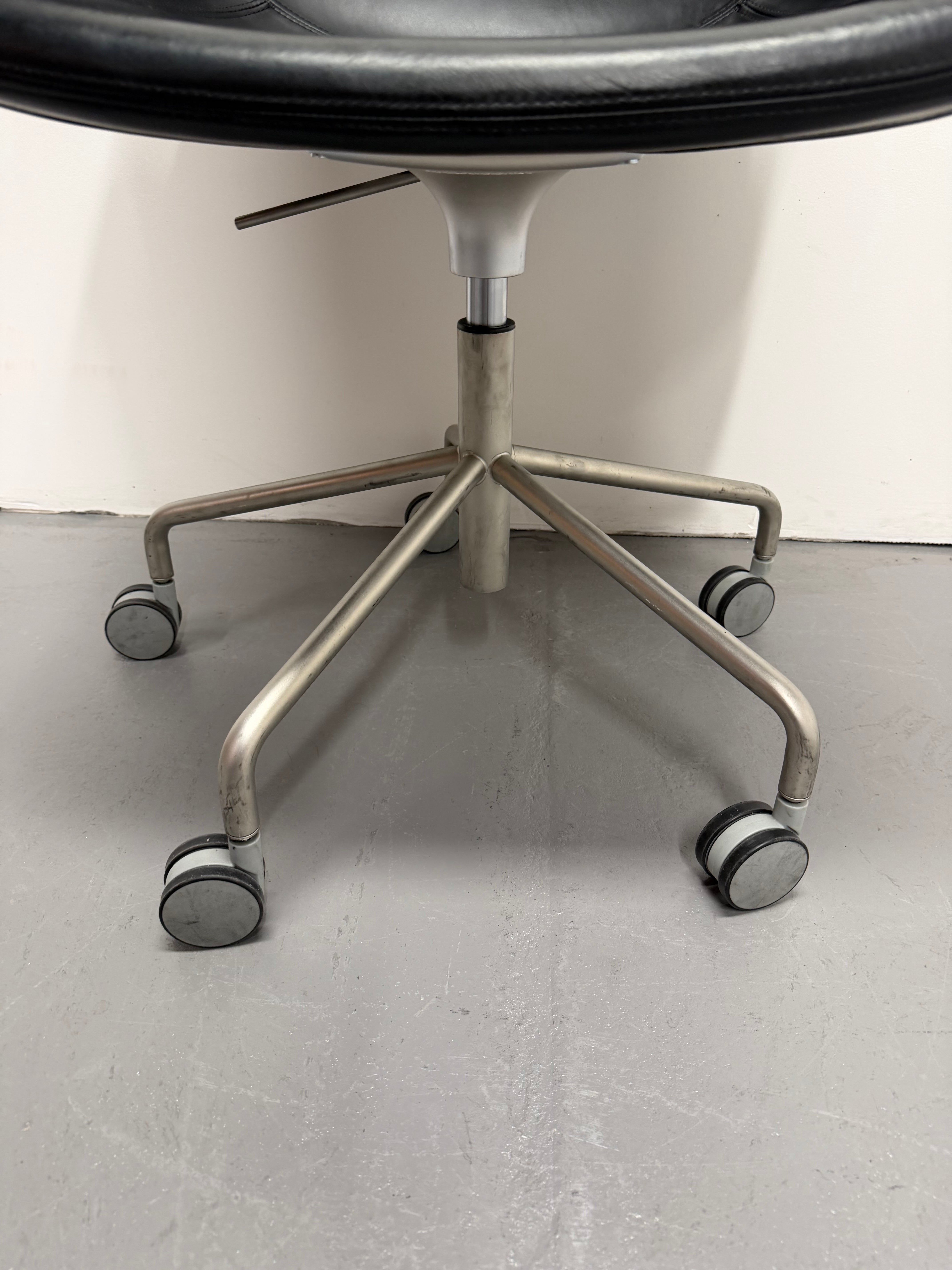 Lapalma Pass Easy Chair – Black Leather, 5-Star Castor Base