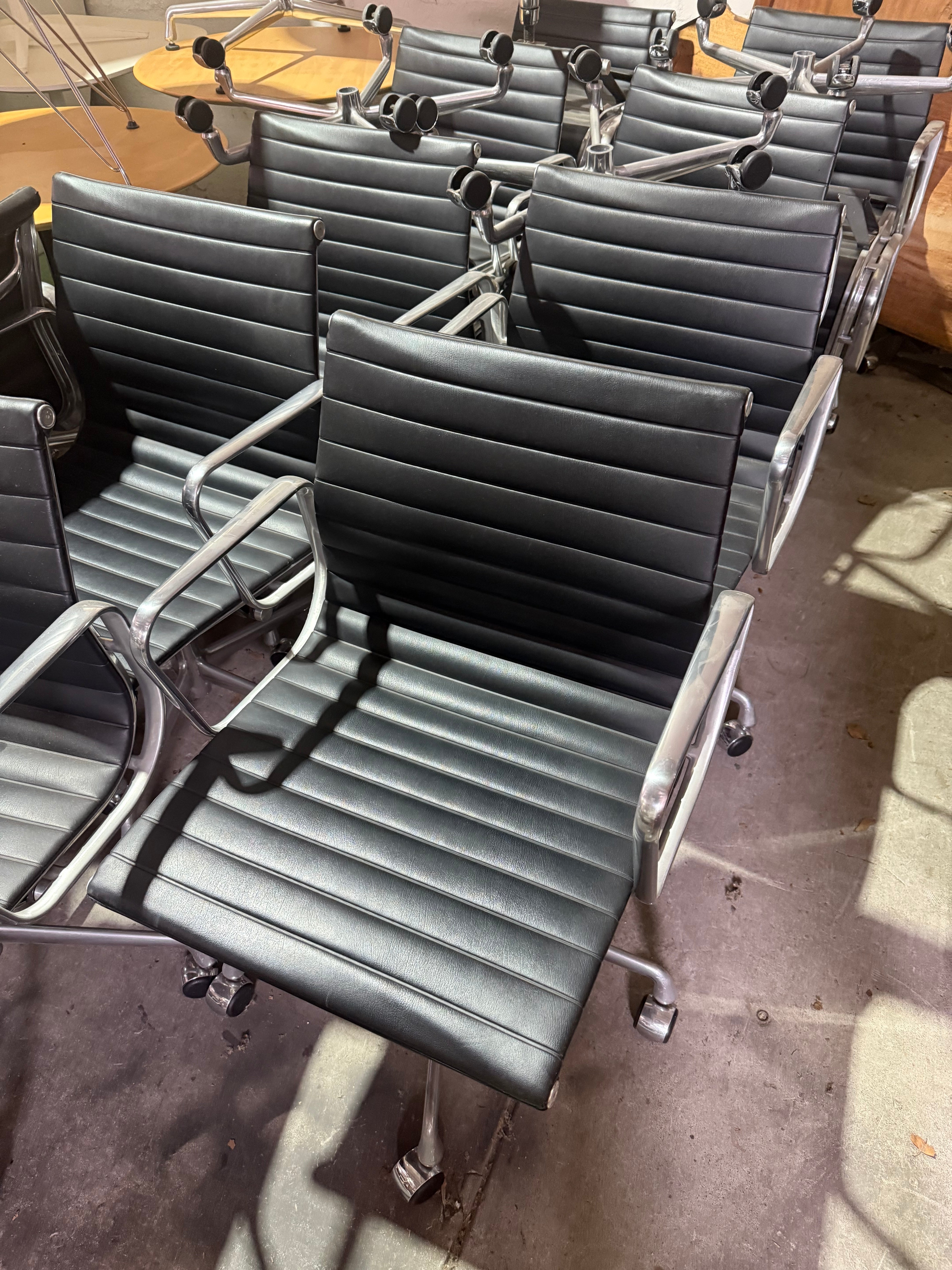 Eames EA 335 Leather Chair – Aluminium Group Management Armchair on Wheels by Herman Miller