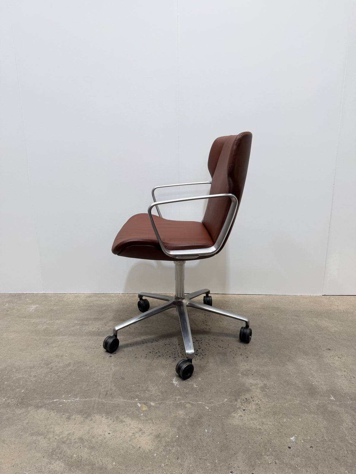 Wilkhahn Intra 295/6 Conference Chair – Brown Leather – view 5 – ex-showroom
