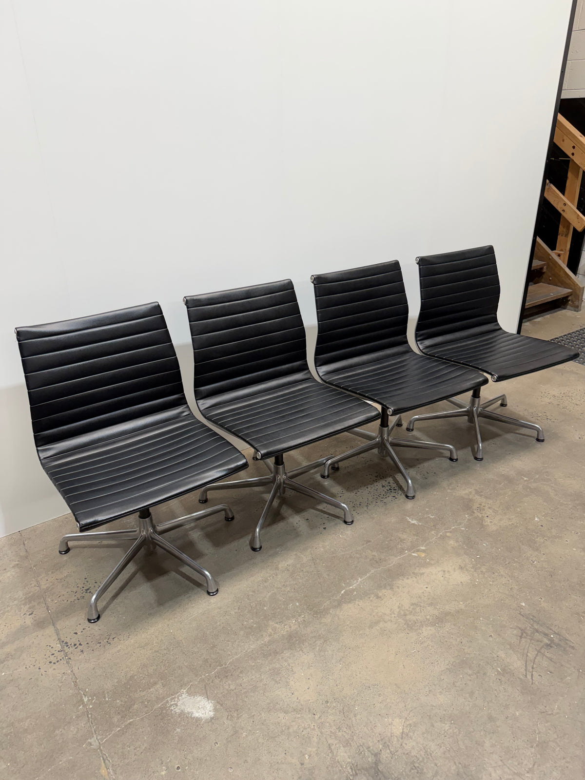 Herman Miller Eames Aluminium Group EA330 Side Chair – Black | Armless