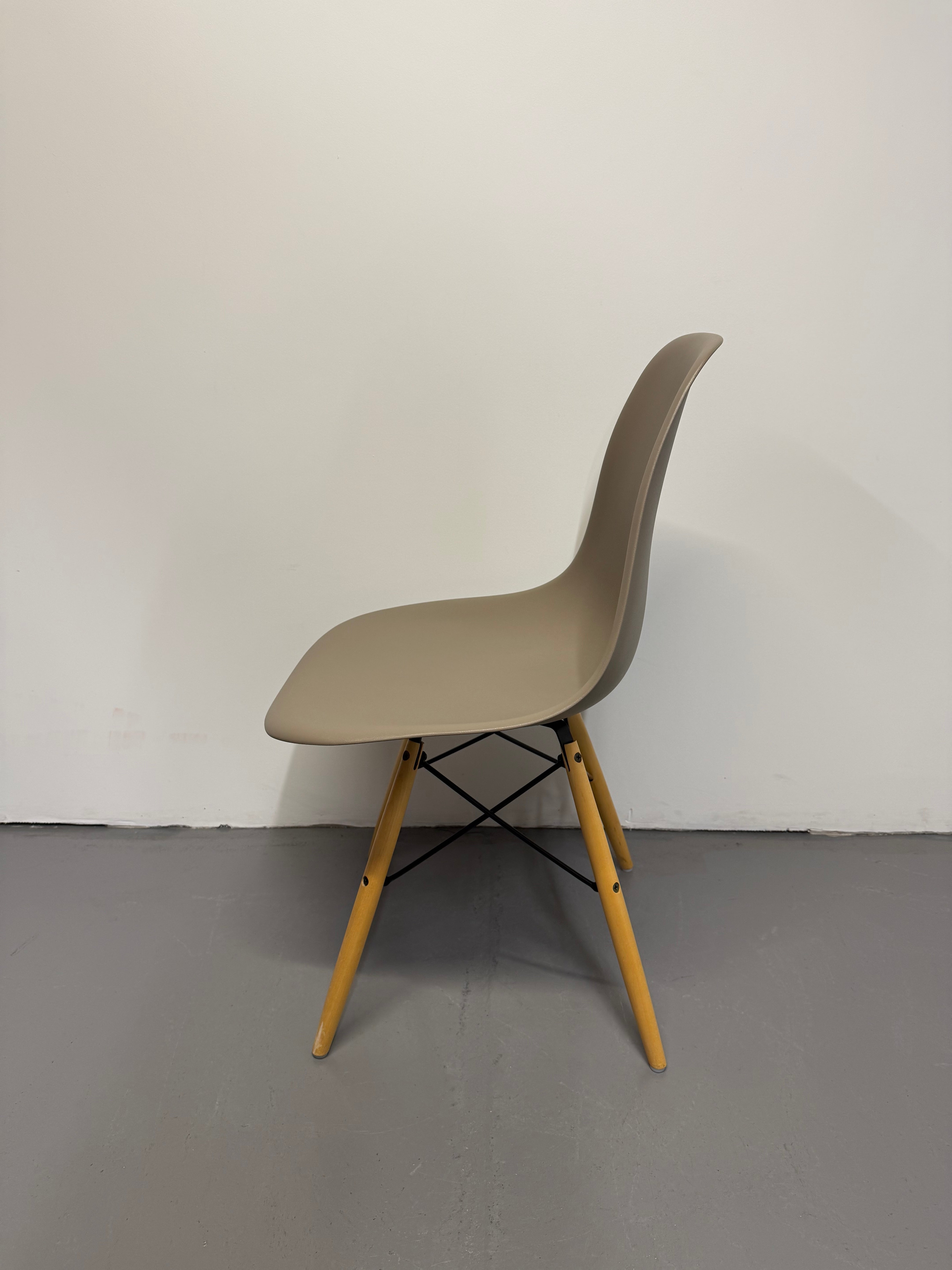 Eames Molded Plastic Side Chair by Herman Miller – Sparrow / Wood Dowel Base