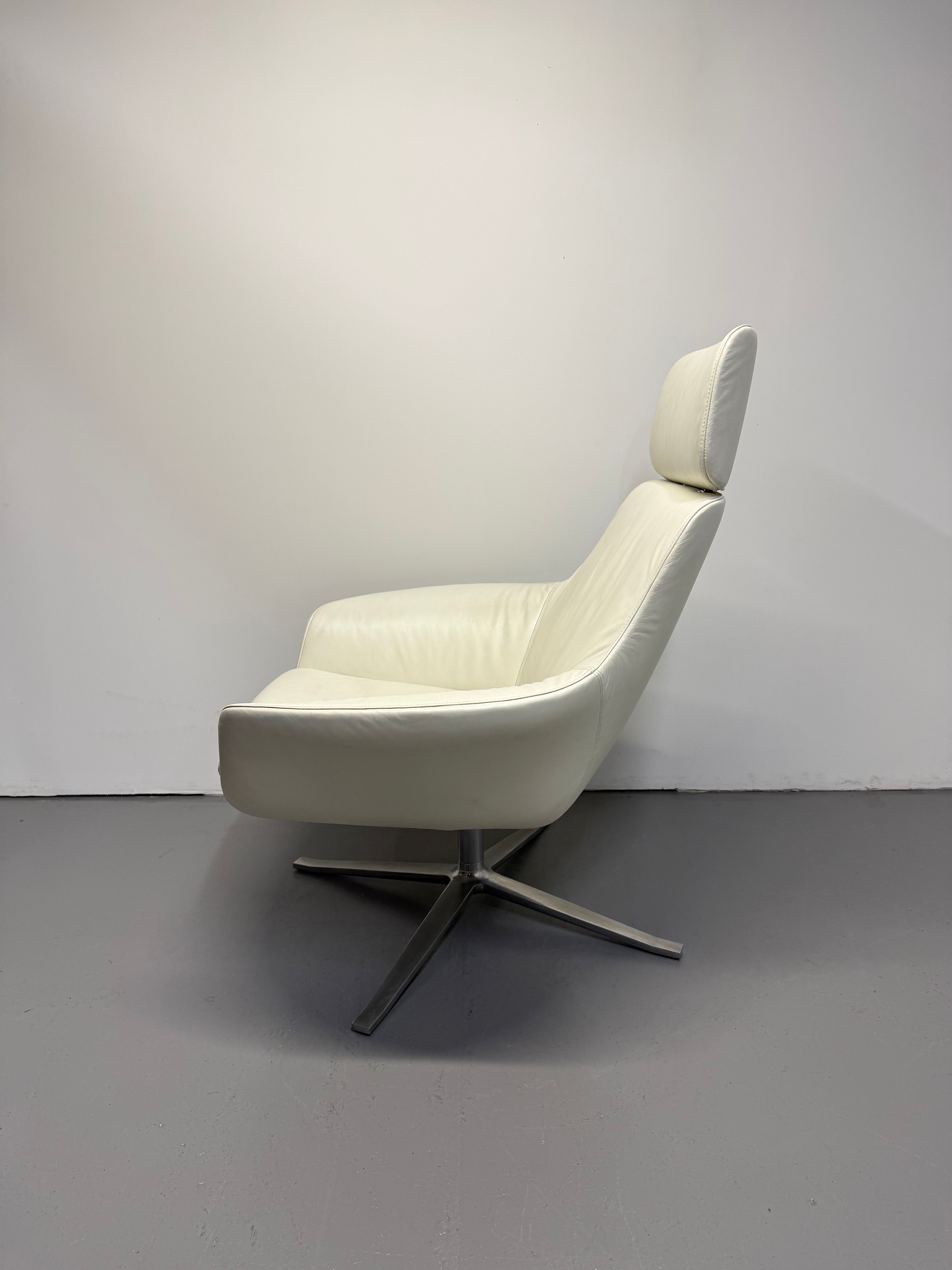 Walter Knoll Oscar Armchair with Headrest – Off-White Leather