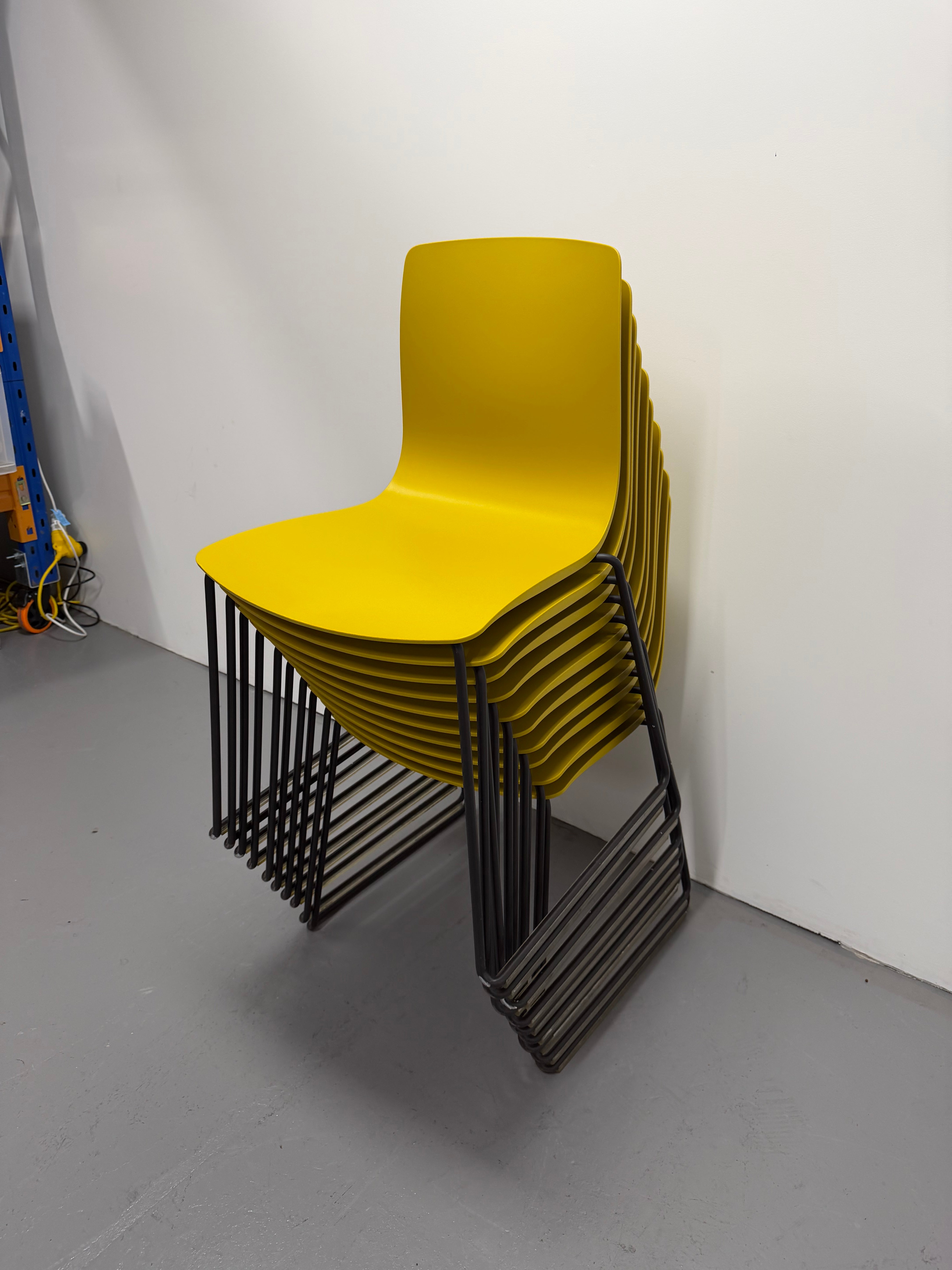 Aava 02 Sled Chair – Arper Yellow