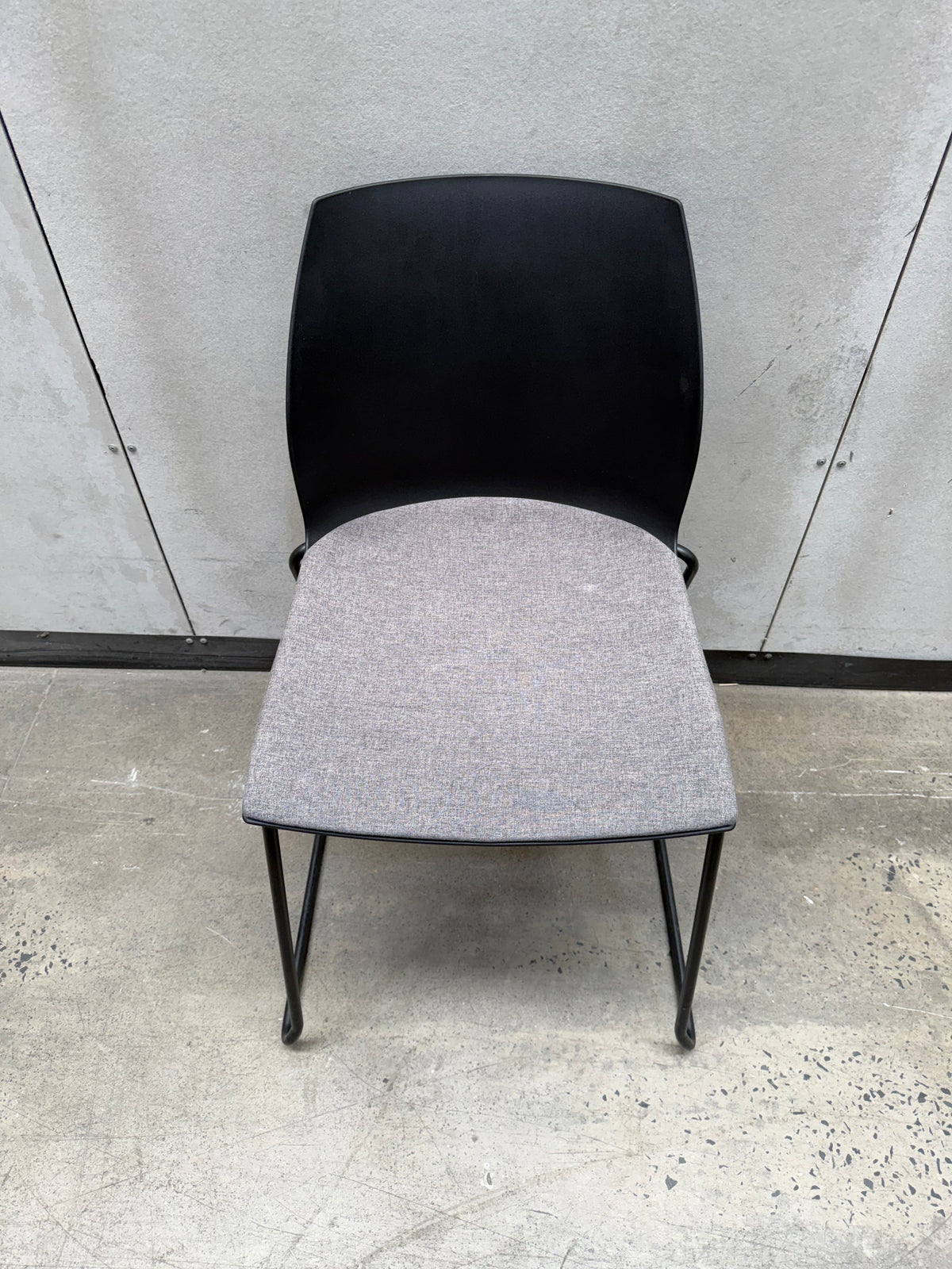 Kastel Kalea Chair – Black Shell, Grey Padded Seat, Sled Base