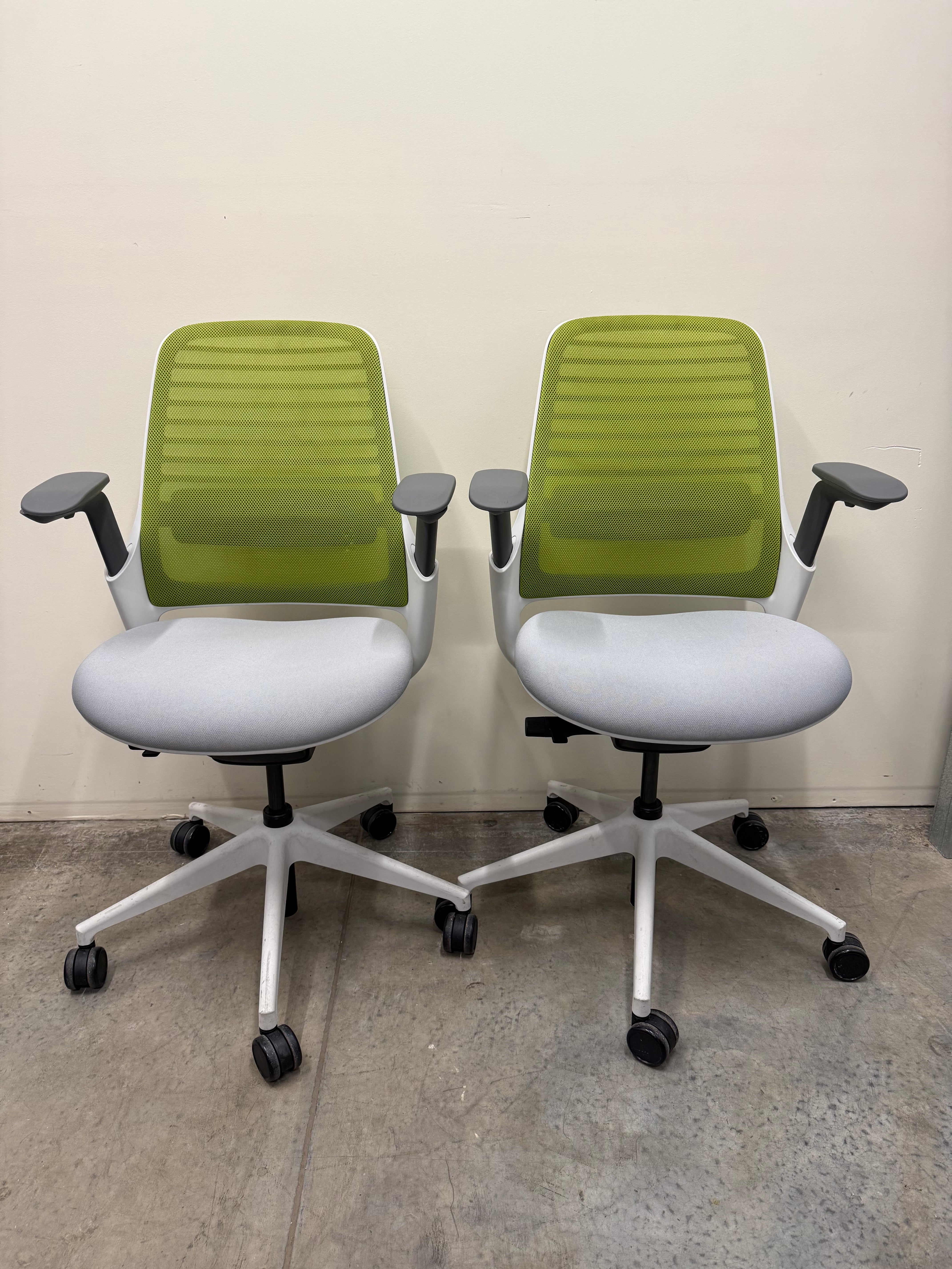Steelcase Series 1 Work Office Chair V1 – Green Mesh / Grey Fabric