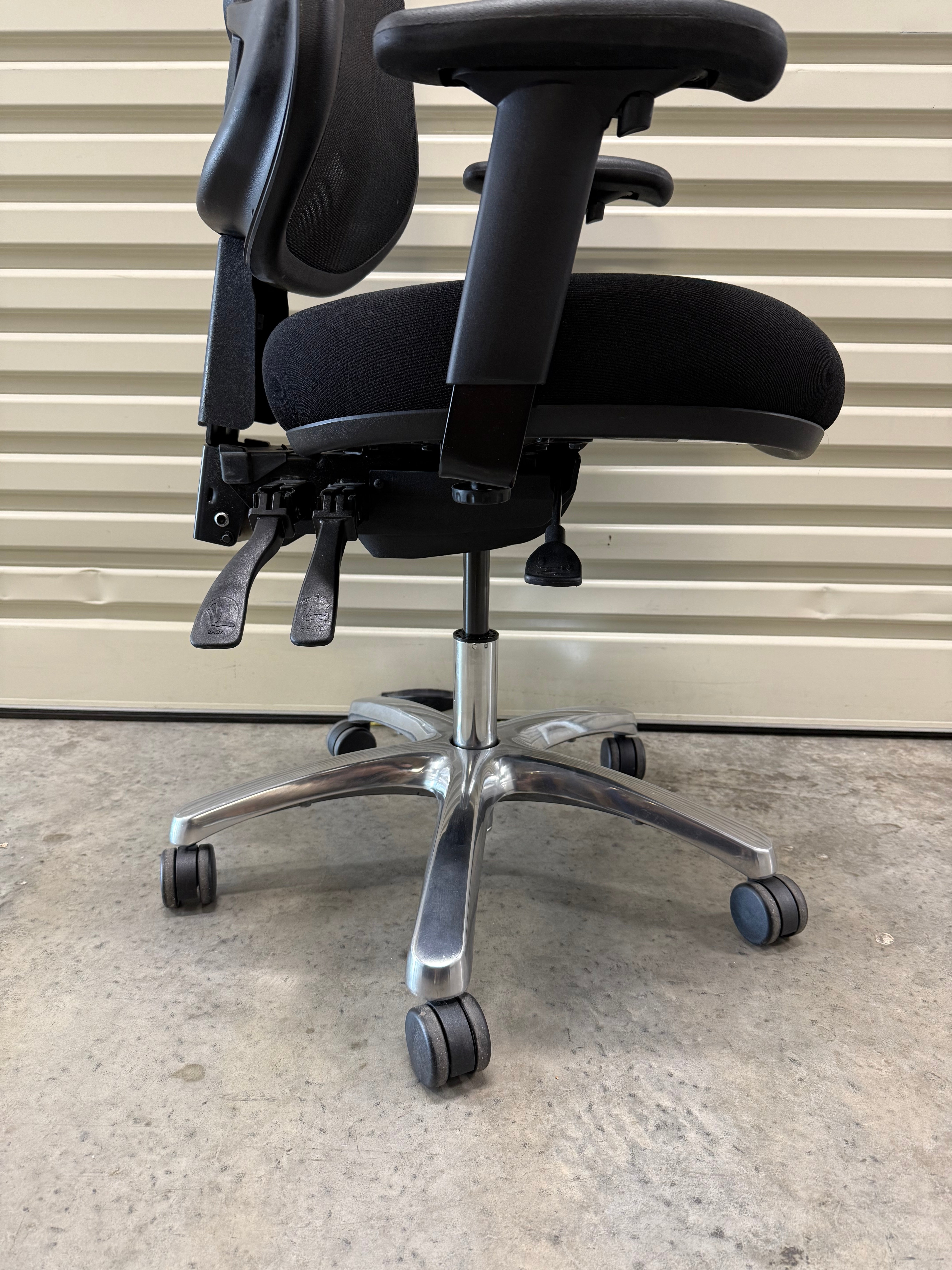 Buro Metro Task Chair Medium Mesh Back Seat Slide 3-Lever