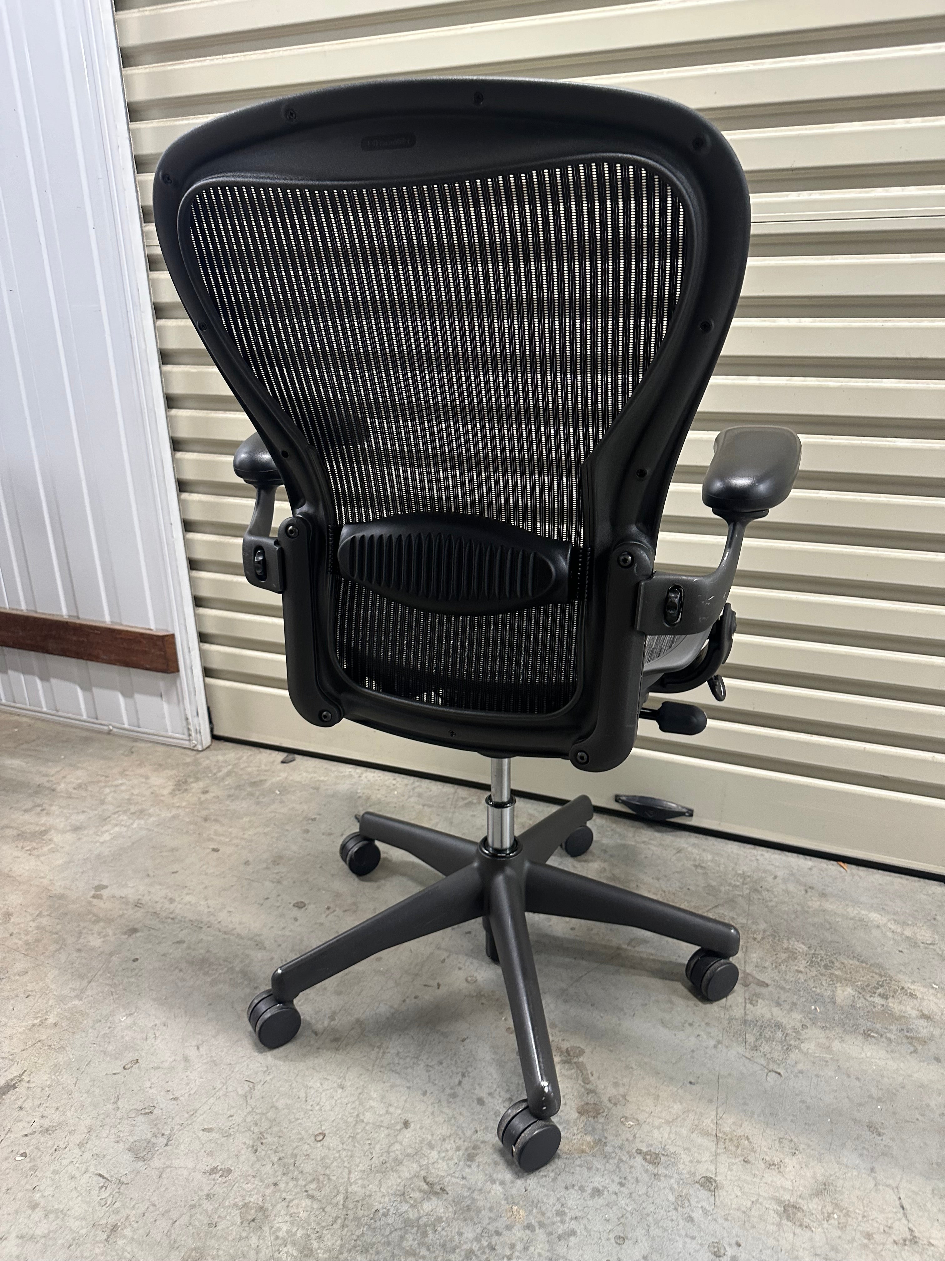 Herman miller Aeron with armrest (Size C)