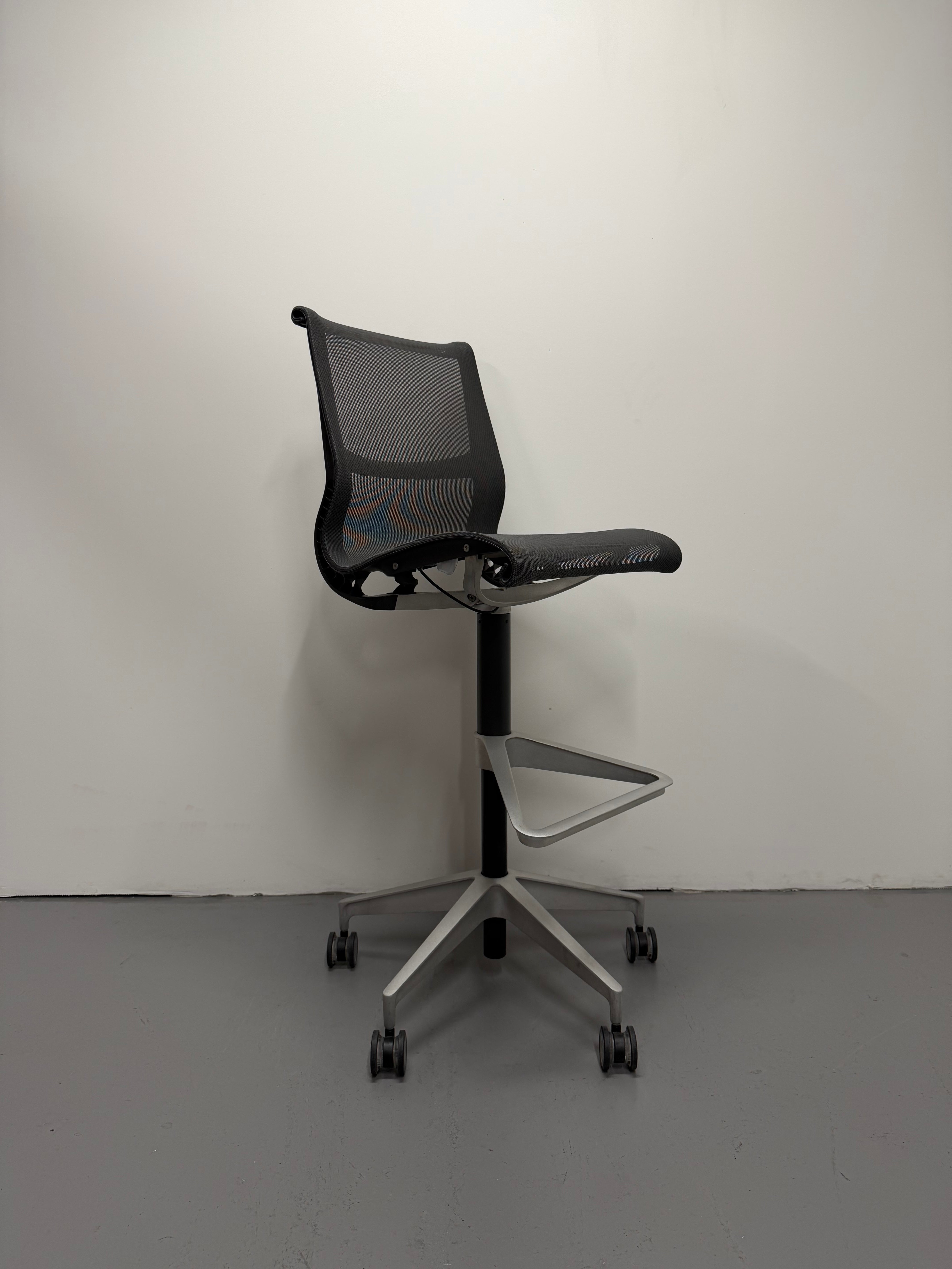 Herman Miller Setu Stool - Armless / Graphite Grey