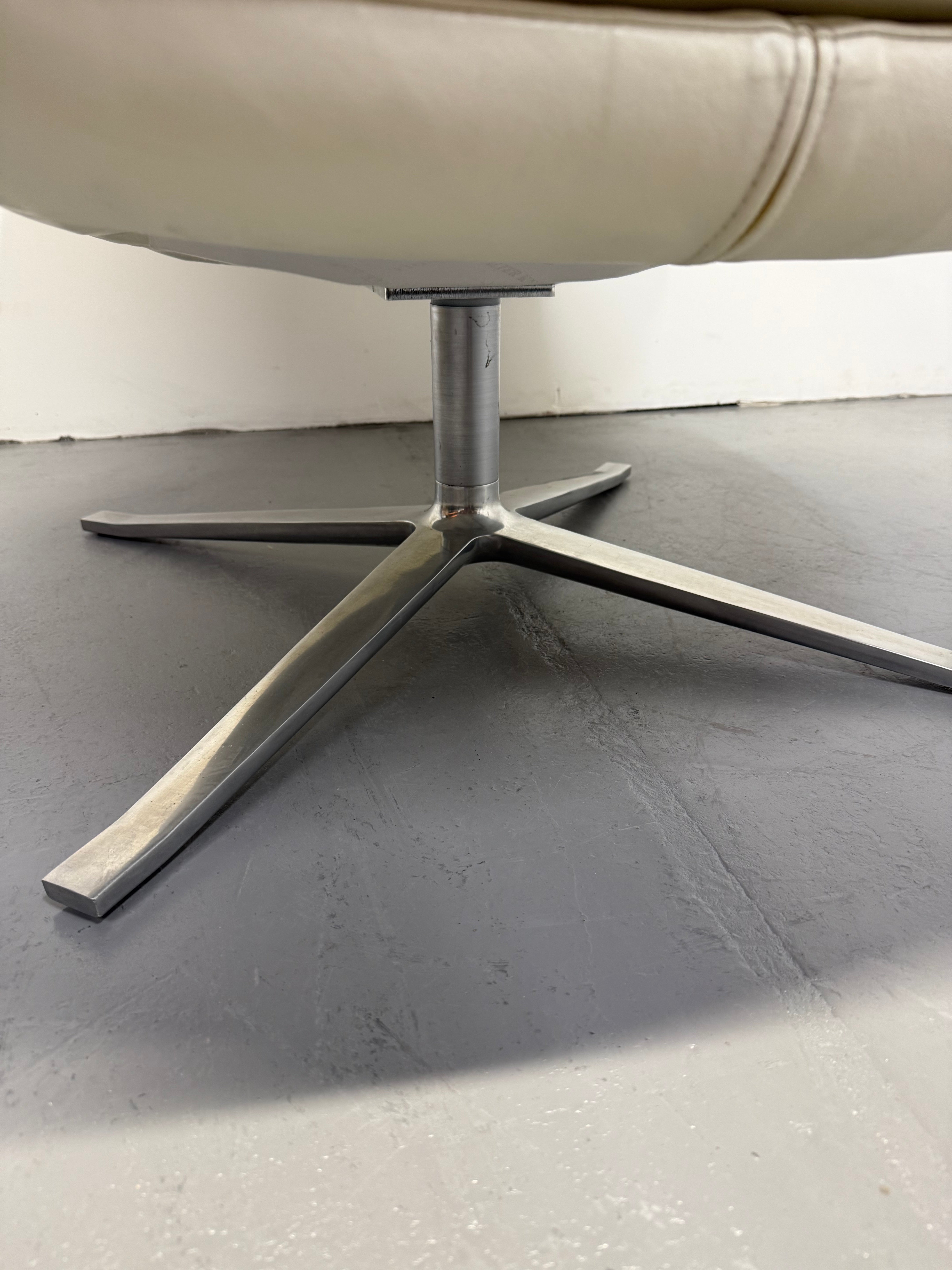 Walter Knoll Oscar Armchair with Headrest – Off-White Leather