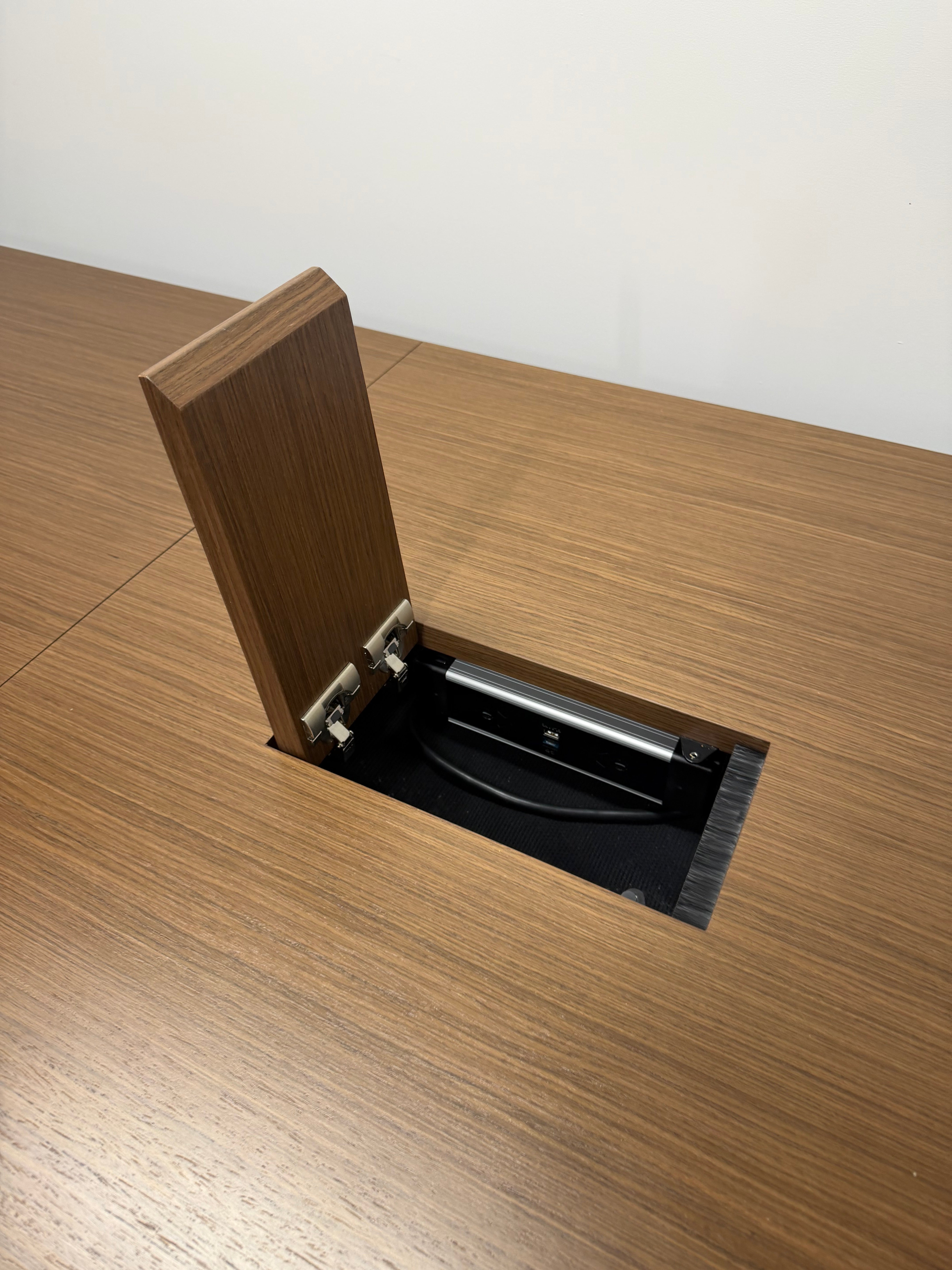 Wilkhahn Confair Walnut - 3000x1000