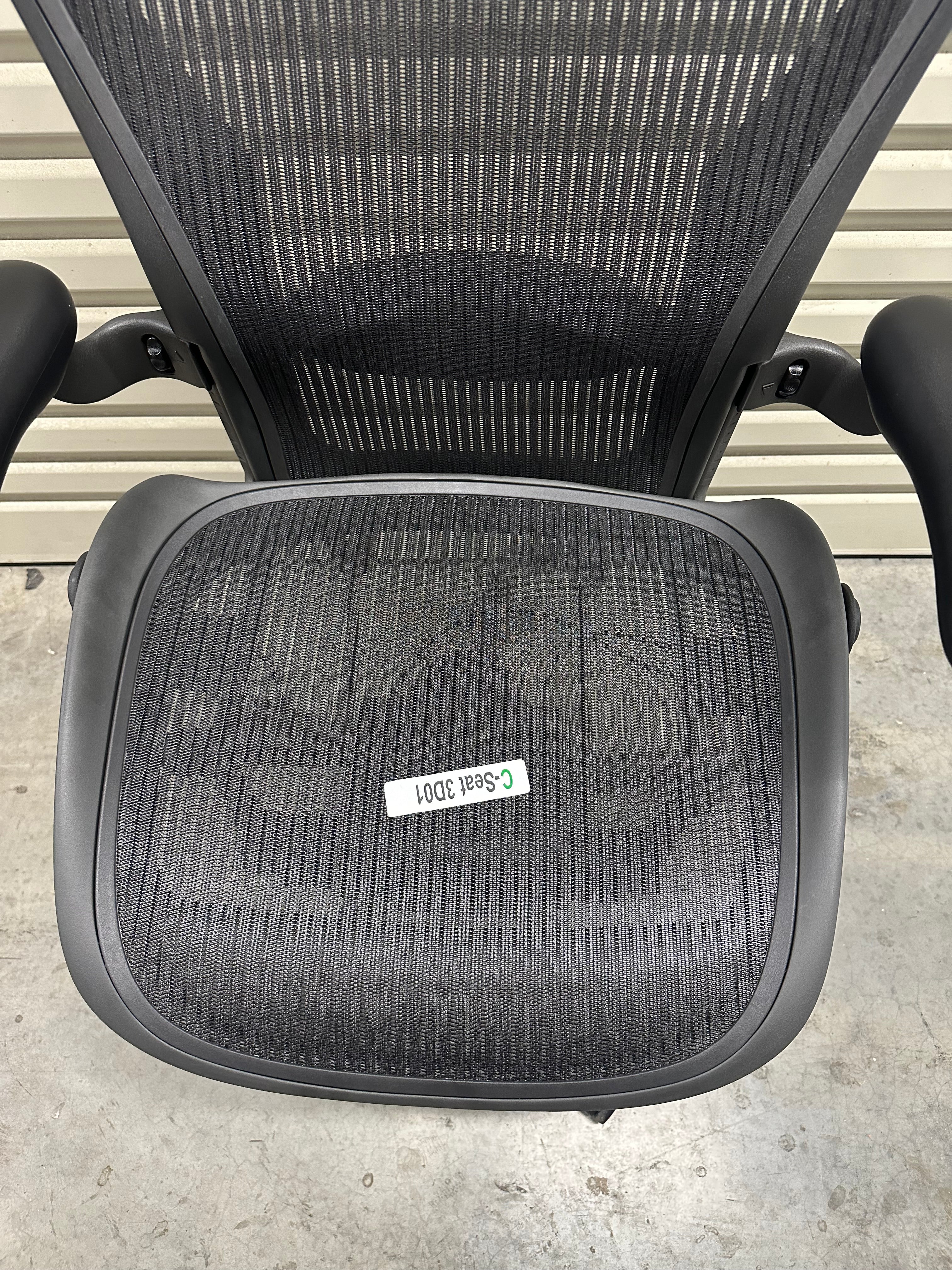 Herman miller Aeron with armrest (Size C)