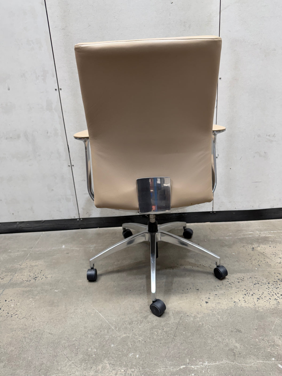 Zenith Invention Medium Back Executive Boardroom Meeting Chair – Beige