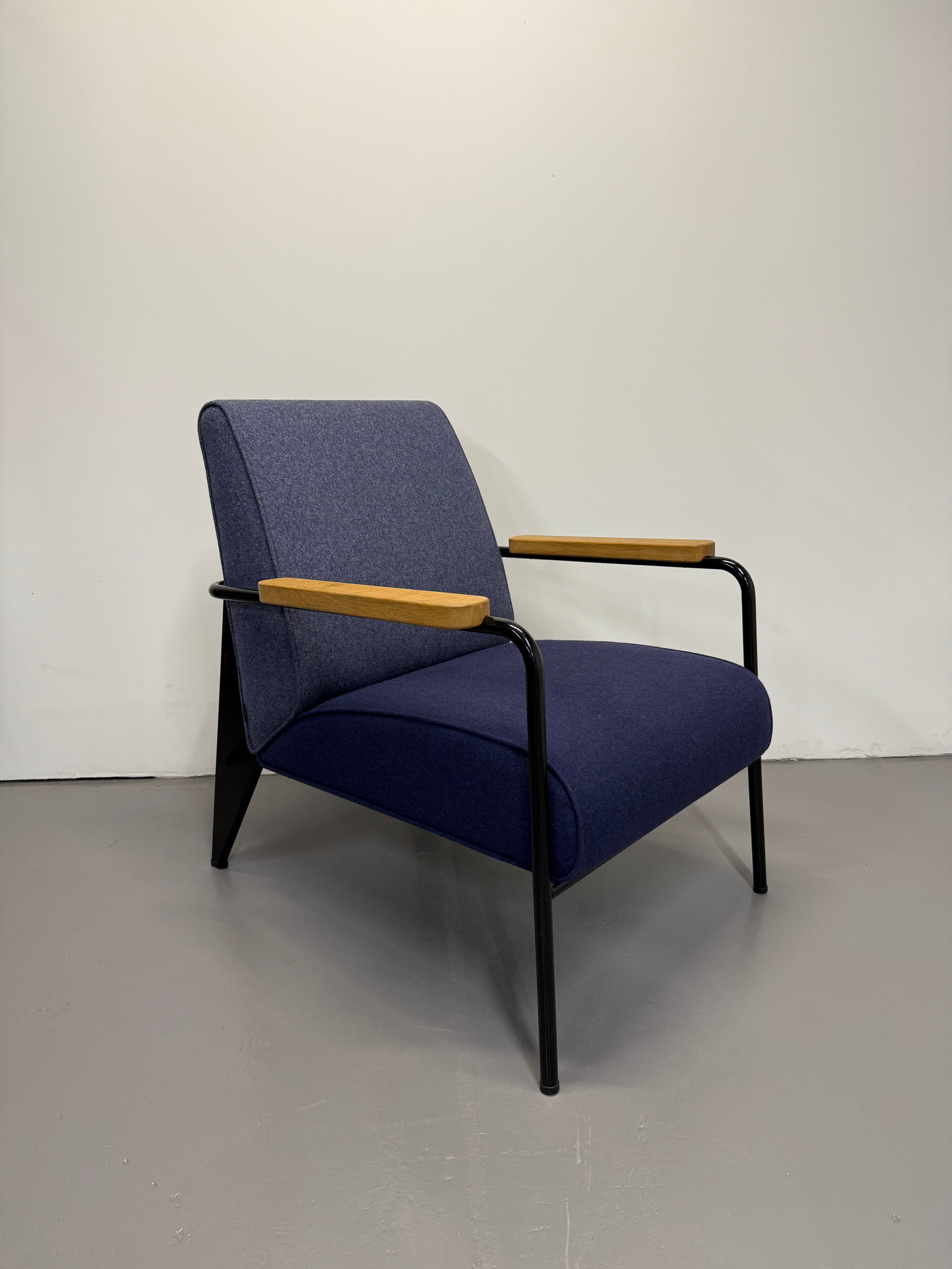 Vitra Fauteuil de Salon Armchair – Jean Prouvé Mid-Century Icon
