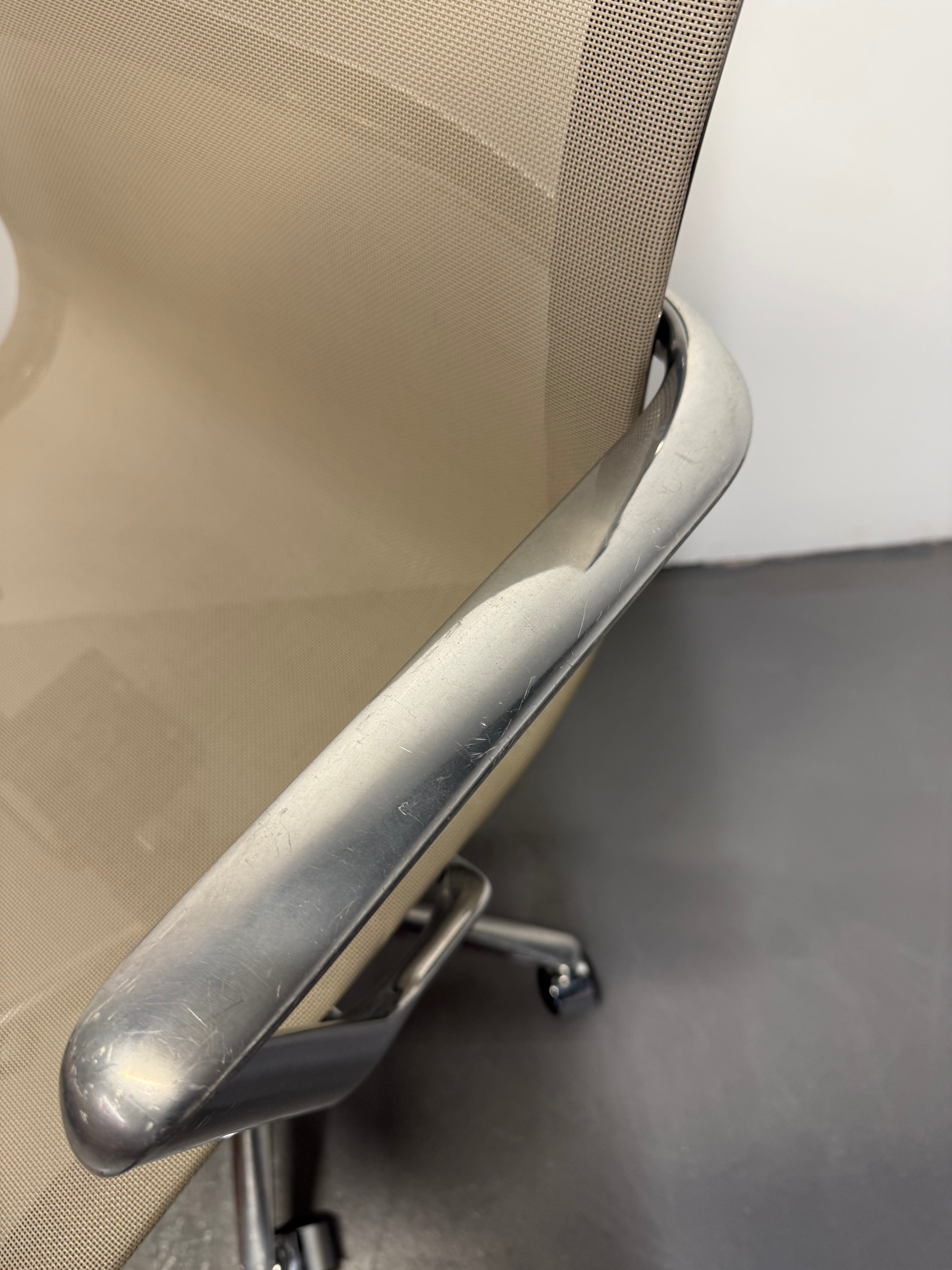 ICF Una Chair – Mesh Office Chair with Arms – Polished Aluminium - Made in Italy