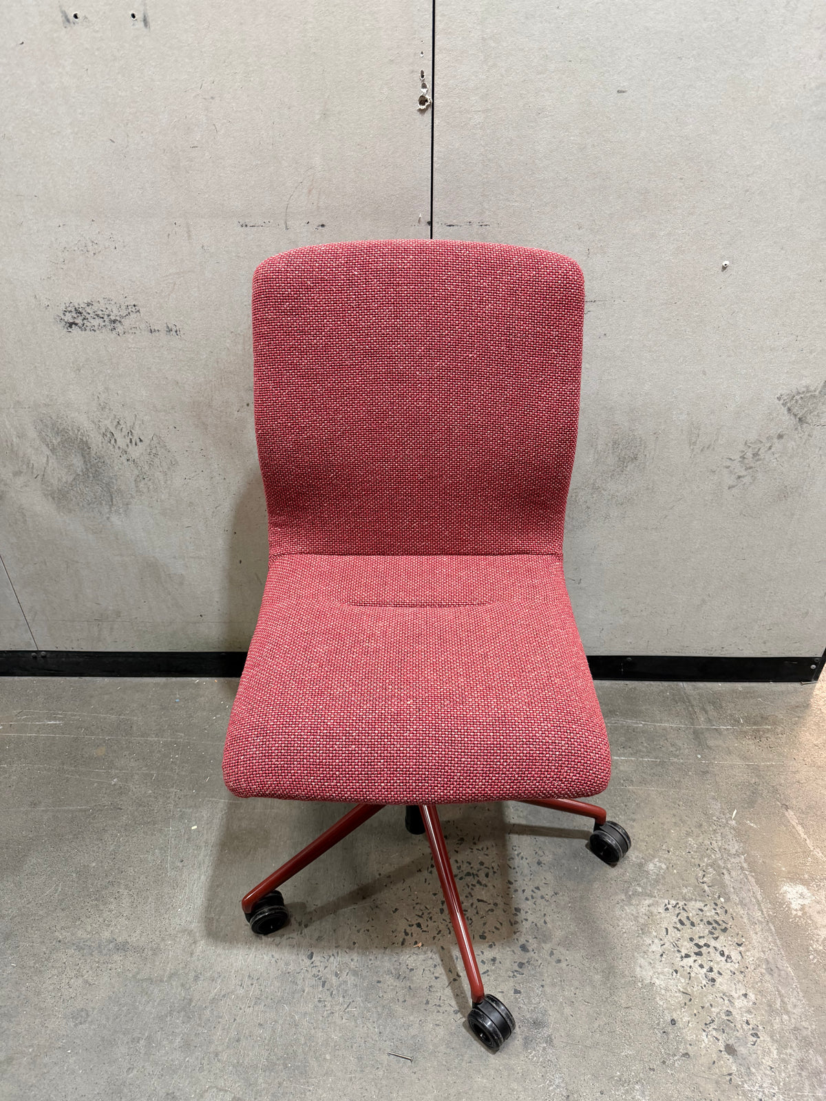 Wilkhahn Decide 296/6 Swivel Office Chair – Red Fabric / Red Base | Ex-Showroom